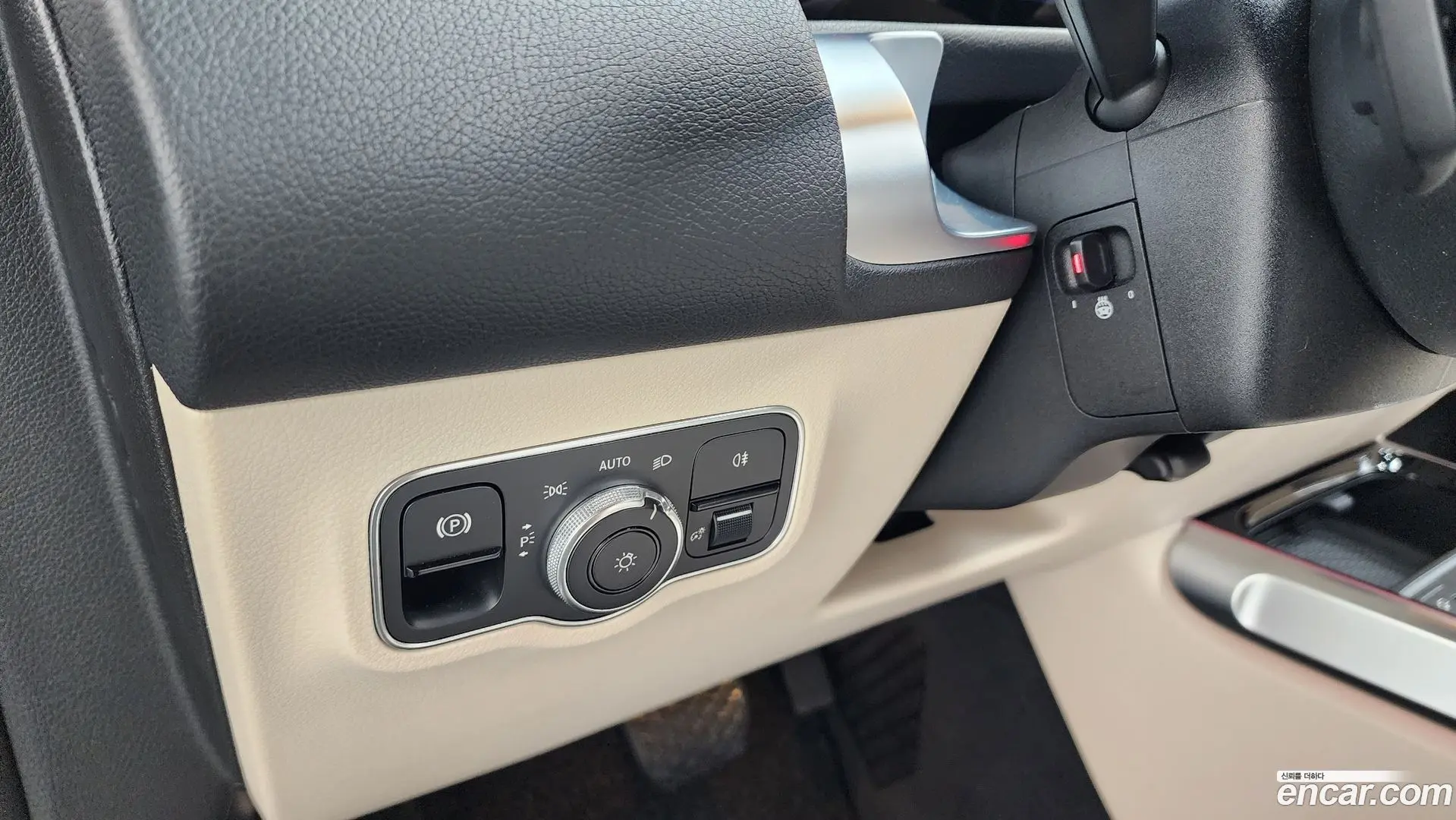 Mercedes-Benz GLB-Class GLB220 2019