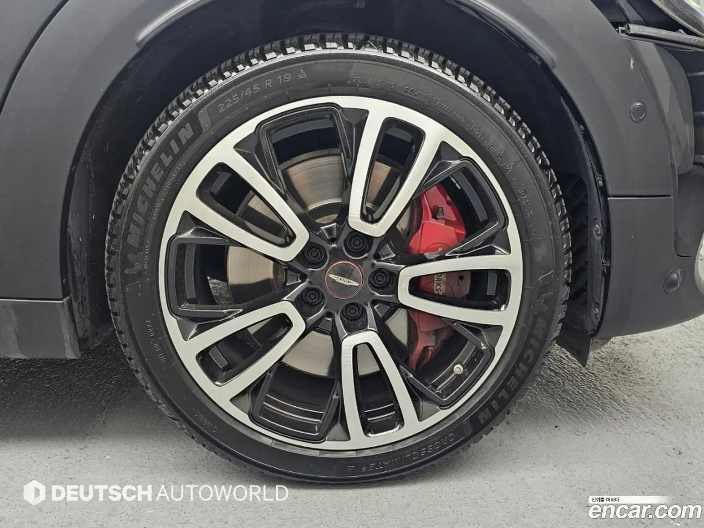 Mini Countryman JCW Launch Pack