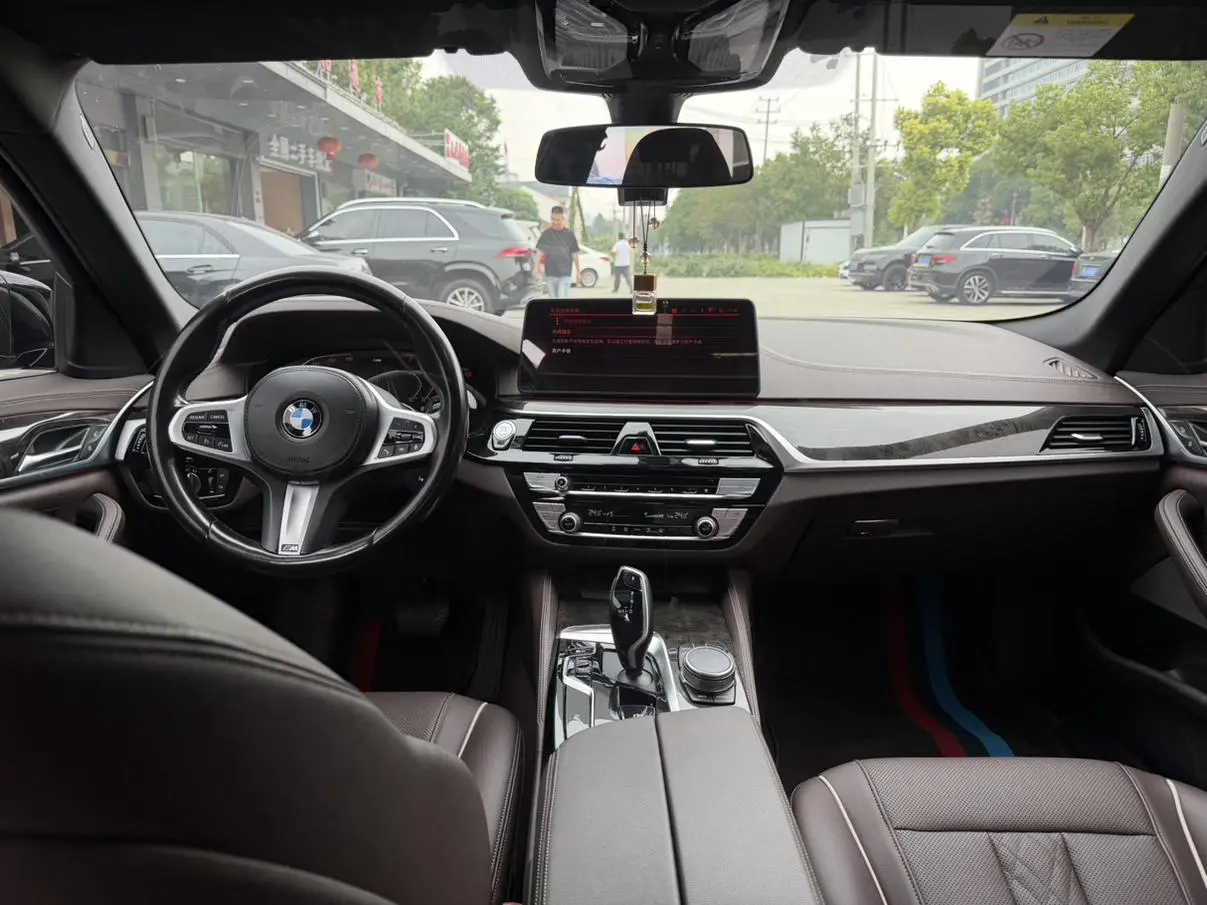 BMW 5 Series 2022 525Li M Sport Package