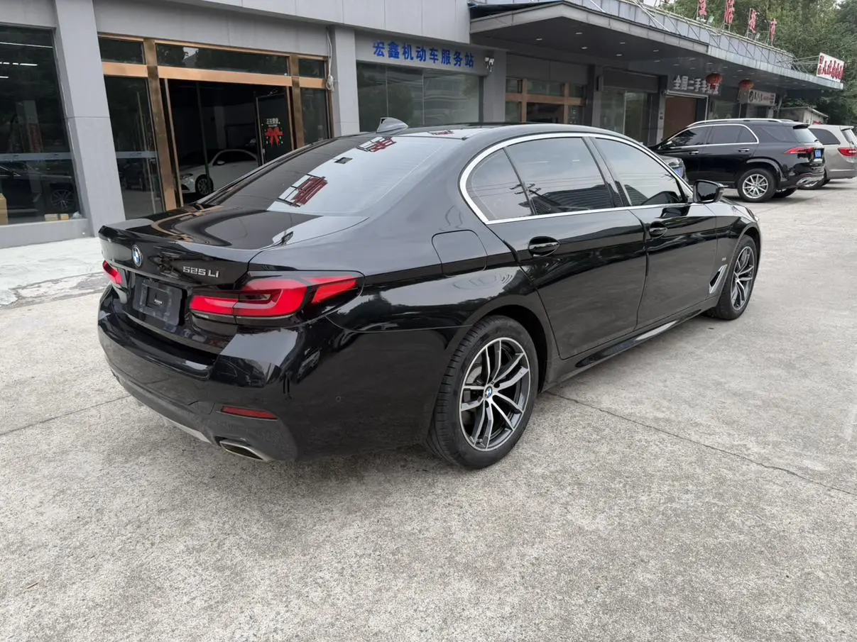 BMW 5 Series 2022 525Li M Sport Package