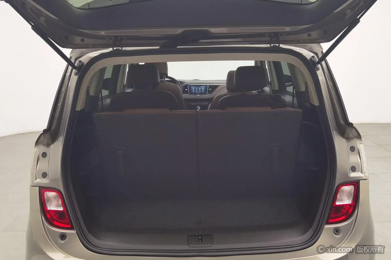 Buick GL6 2018 18T 6 seat Luxury