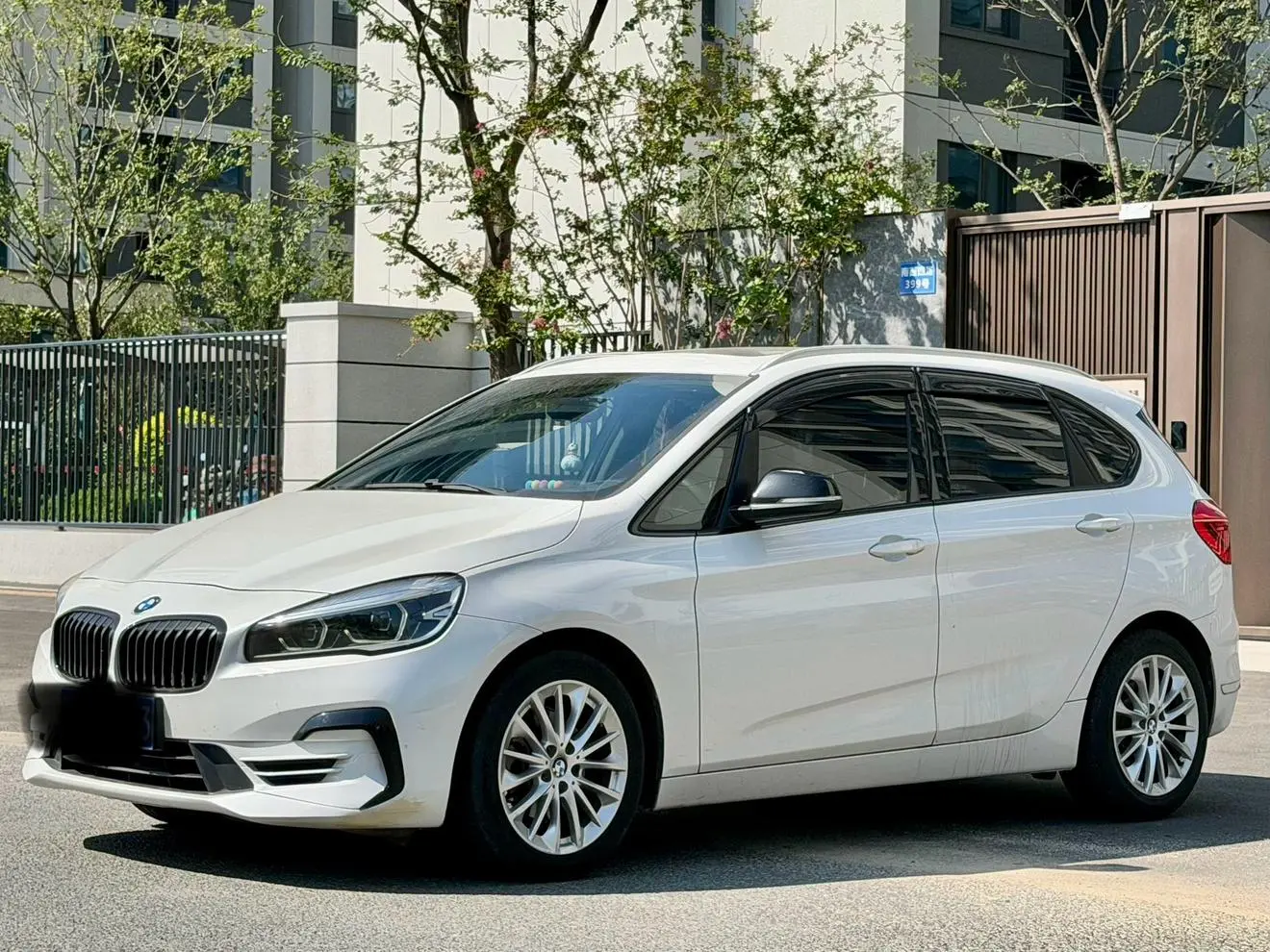 BMW 2 Series Wagon 2018 218i Leading