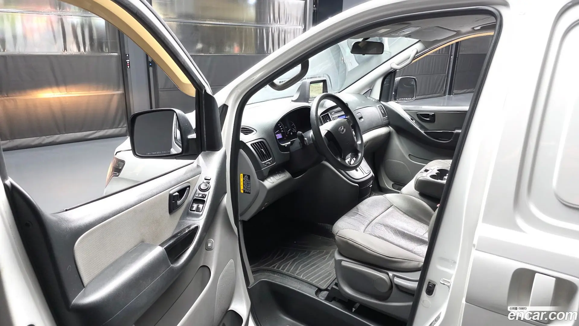 Hyundai Starex Van 3-Seater