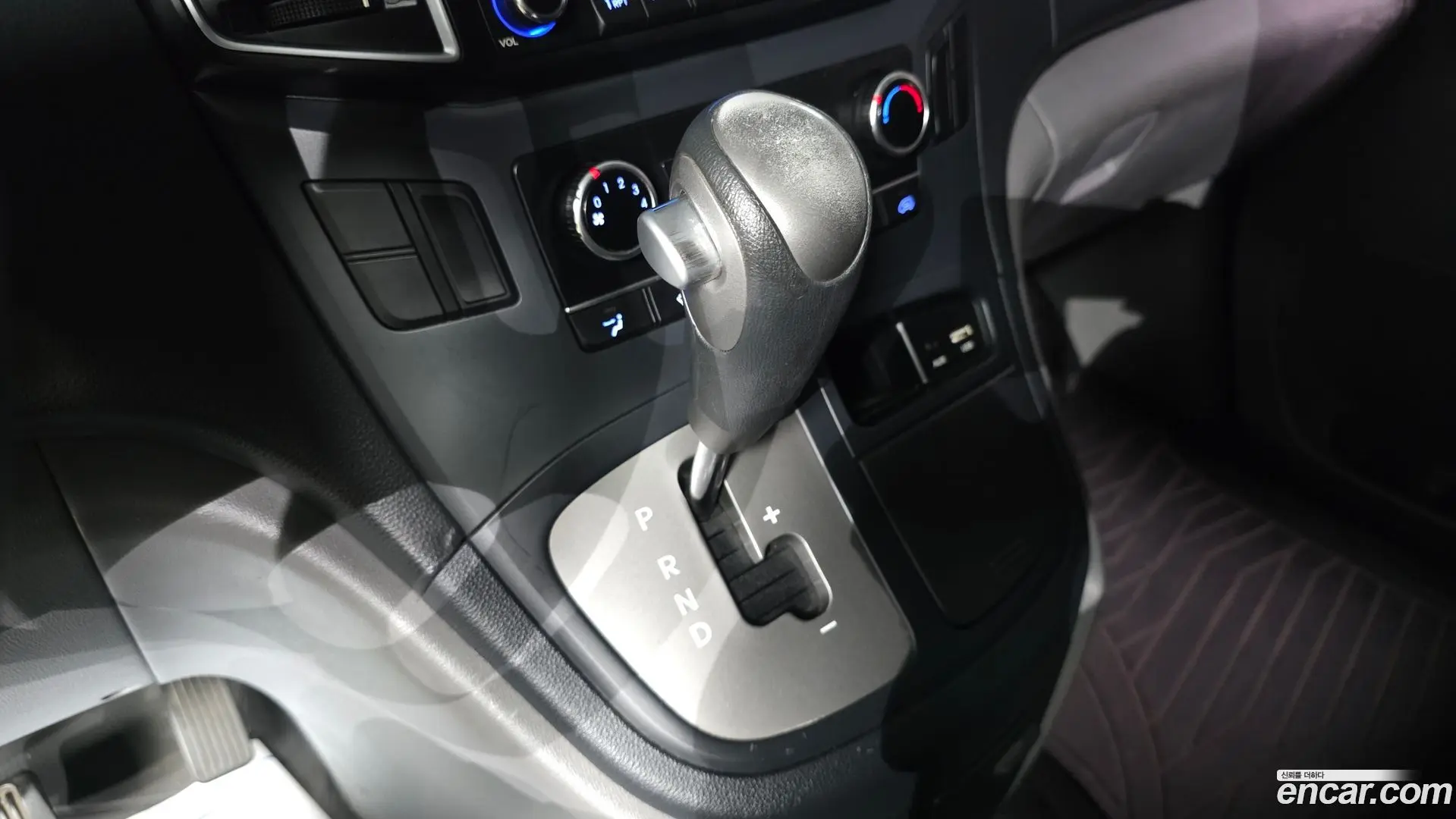 Hyundai Starex Van 3-Seater