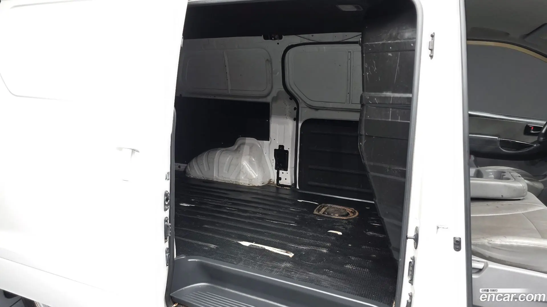 Hyundai Starex Van 3-Seater