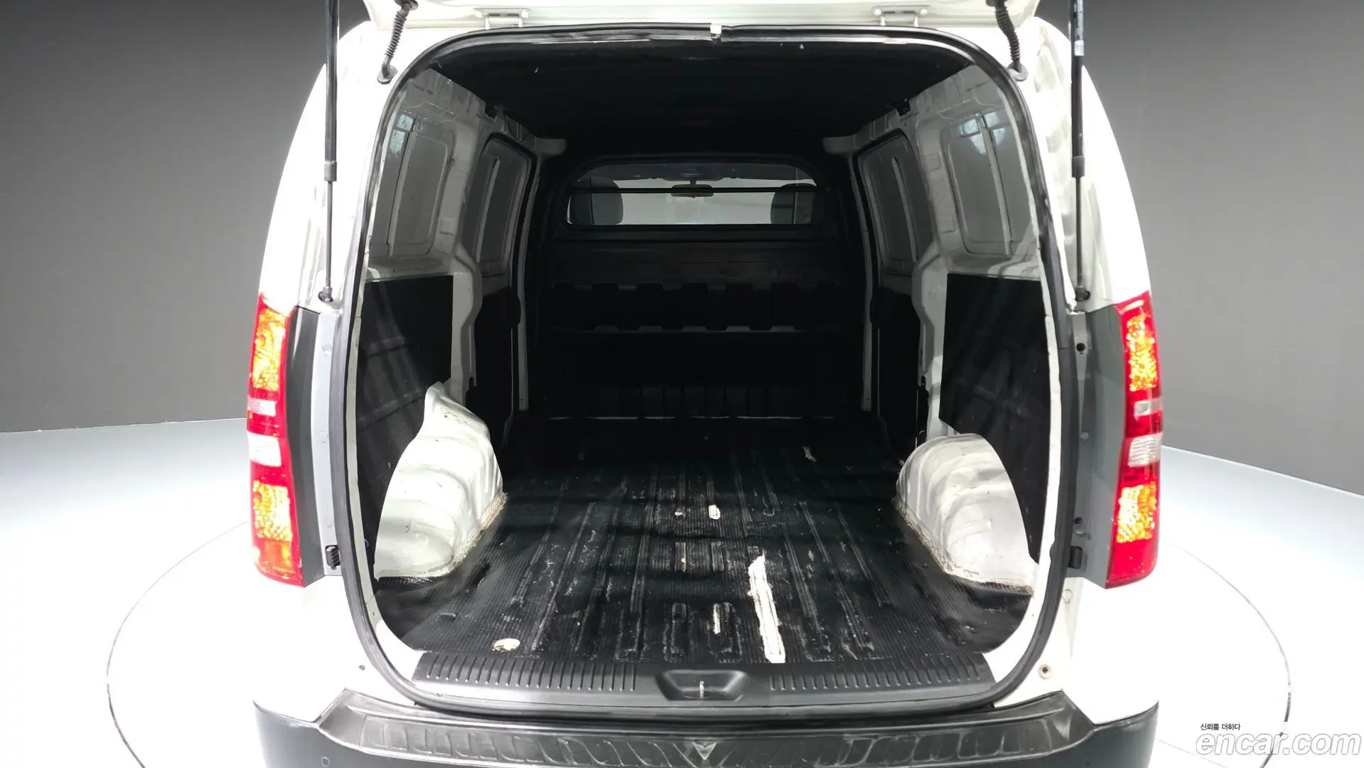 Hyundai Starex Van 3-Seater