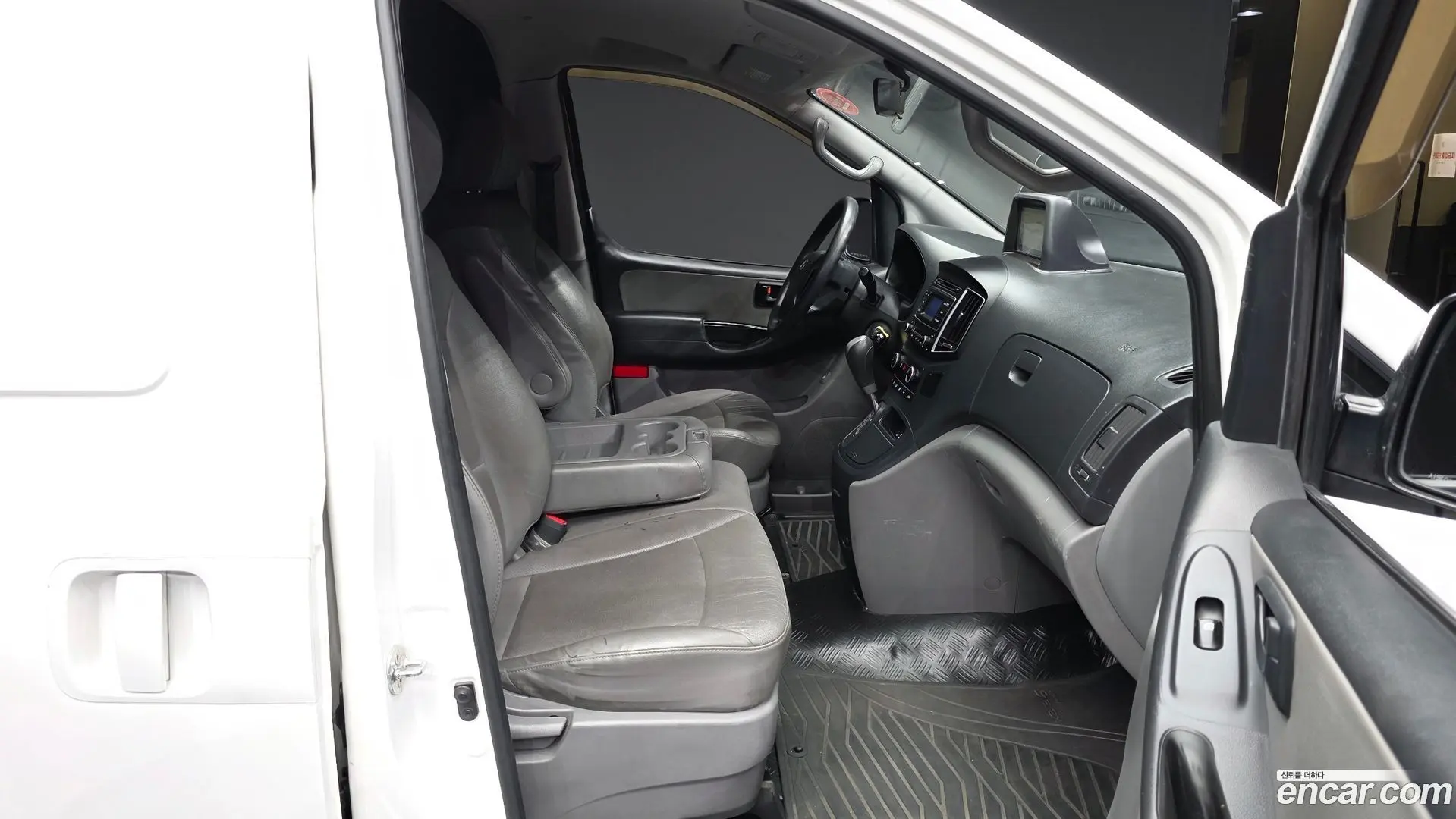 Hyundai Starex Van 3-Seater