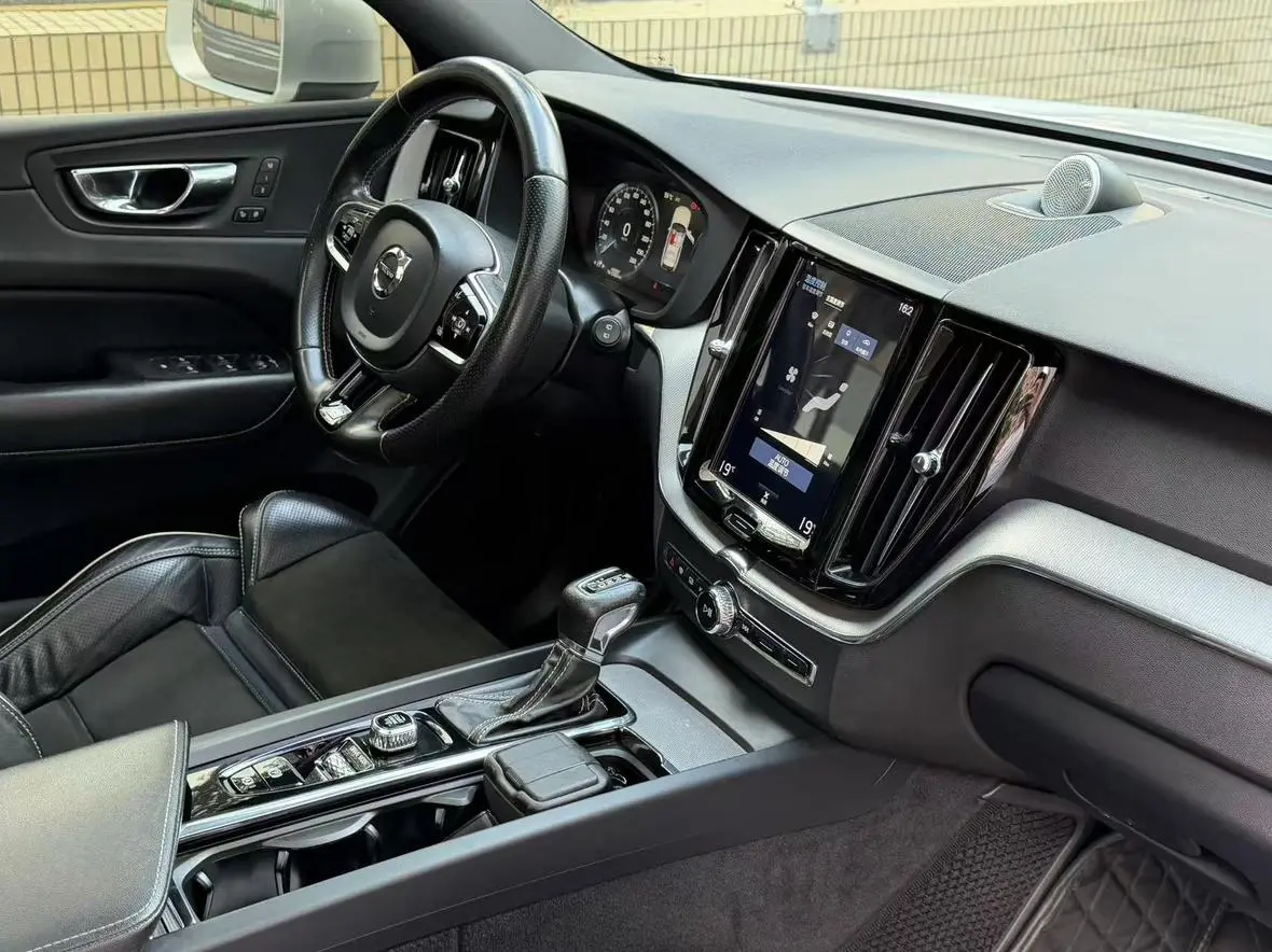 Volvo XC60 2019 T5 4WD Smart Sport China VI