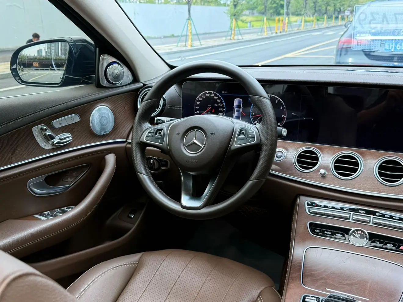 Mercedes-Benz E Class 2018 E 300 L Luxury