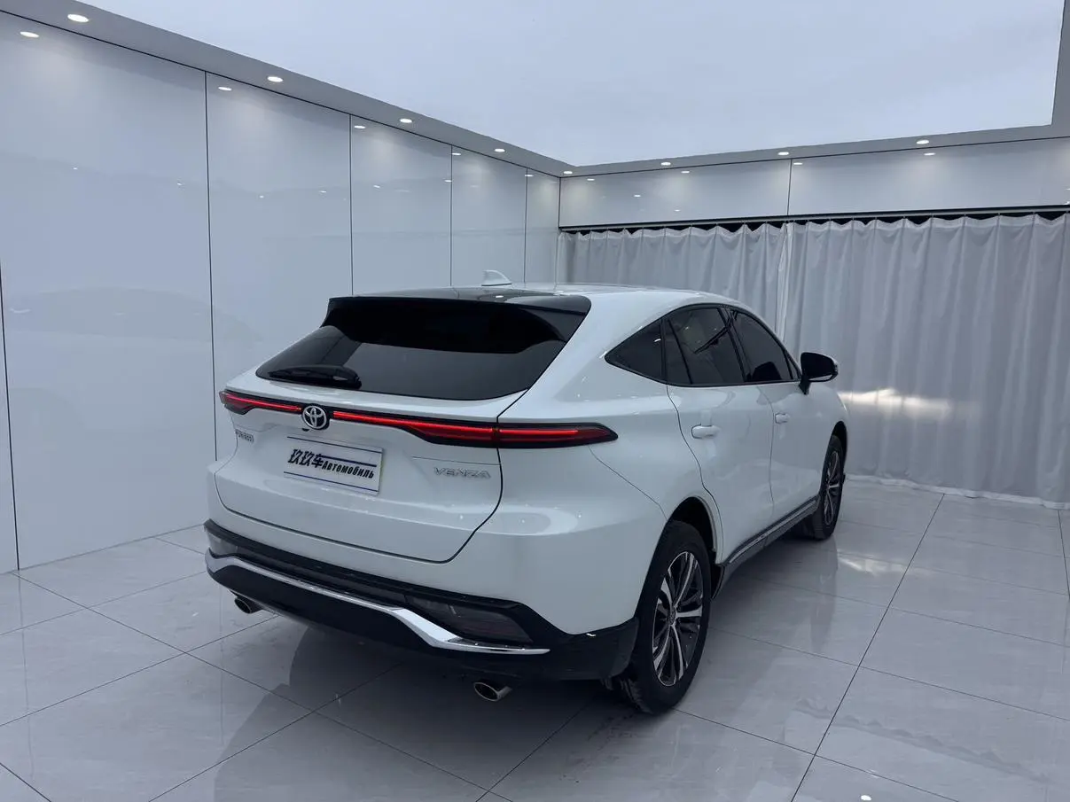 Toyota 2023 2.0L CVT 2WD Luxury
