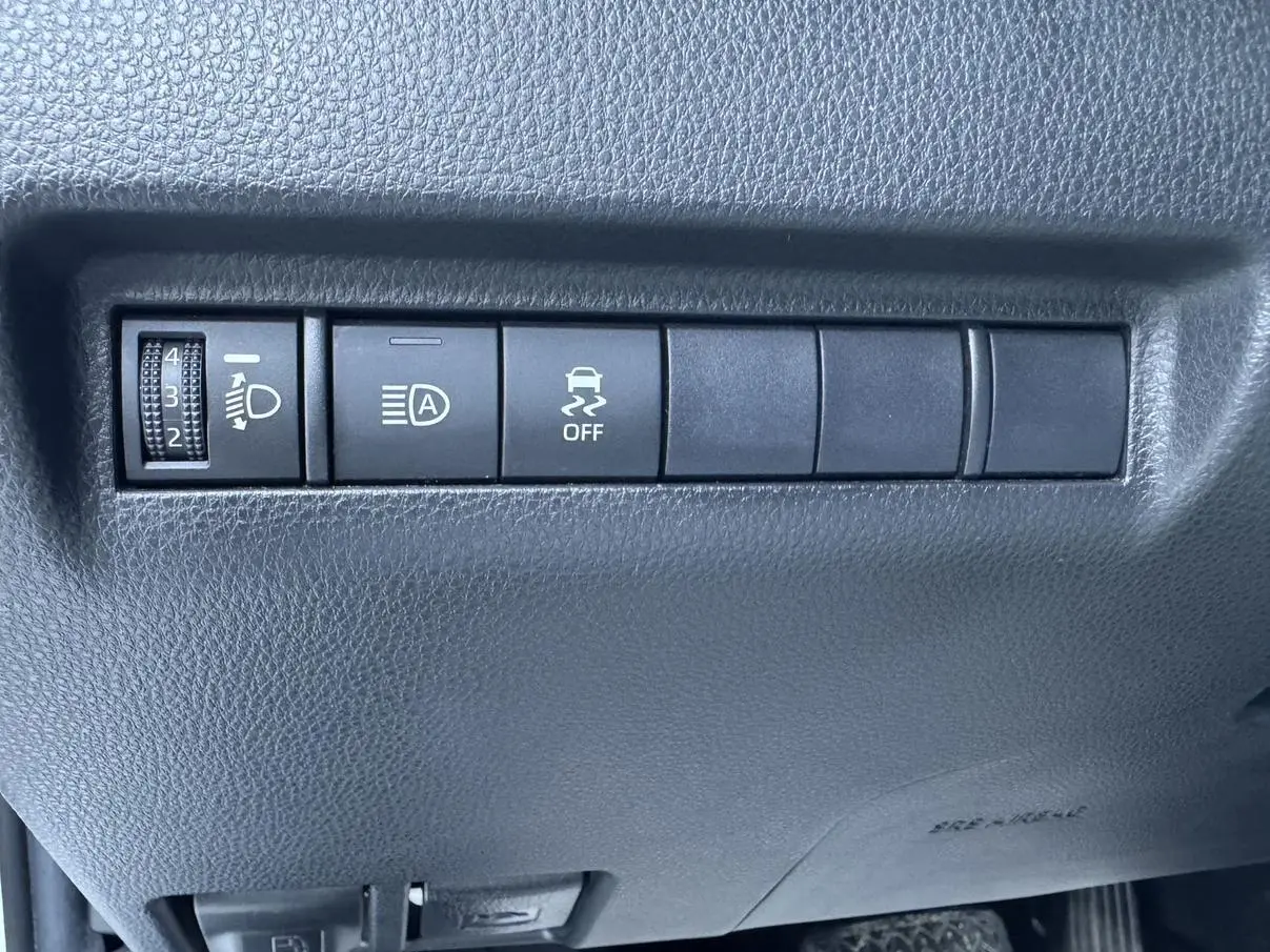 Toyota 2023 2.0L CVT 2WD Luxury