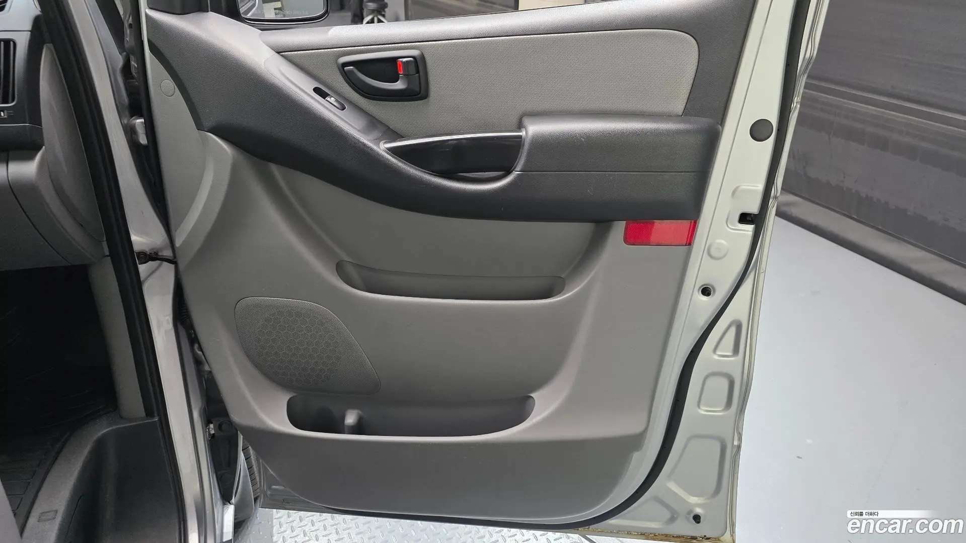 Hyundai Starex 4WD Wagon 11-Seater