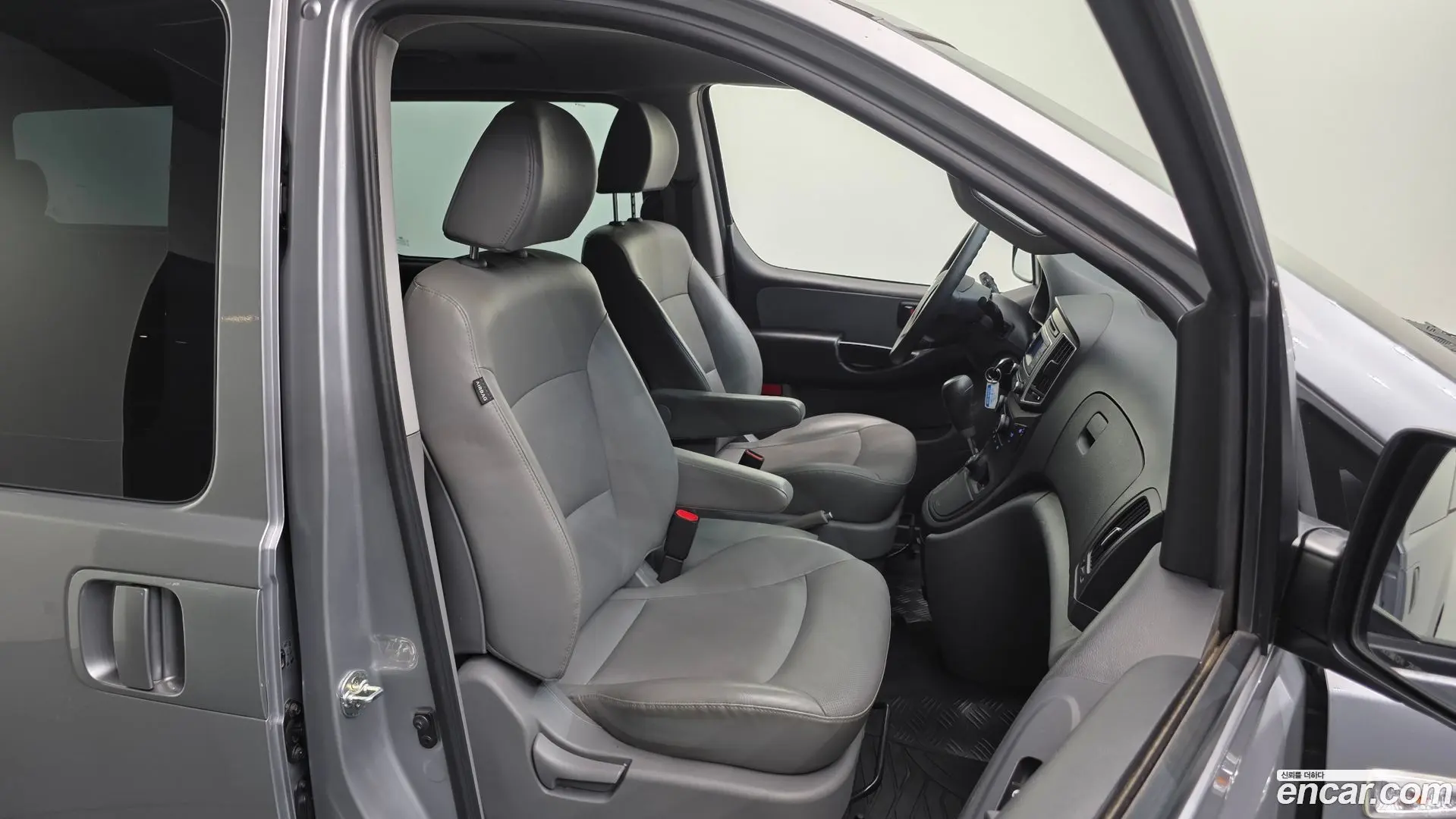 Hyundai Starex 4WD Wagon 11-Seater