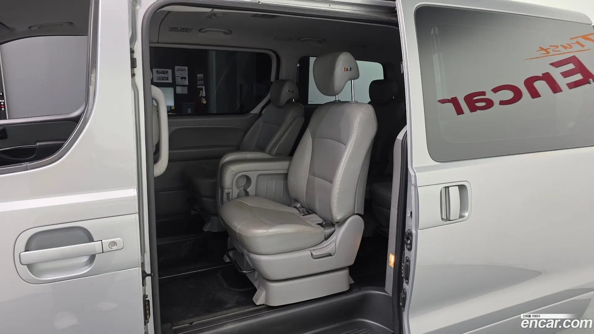 Hyundai Starex 4WD Wagon 11-Seater