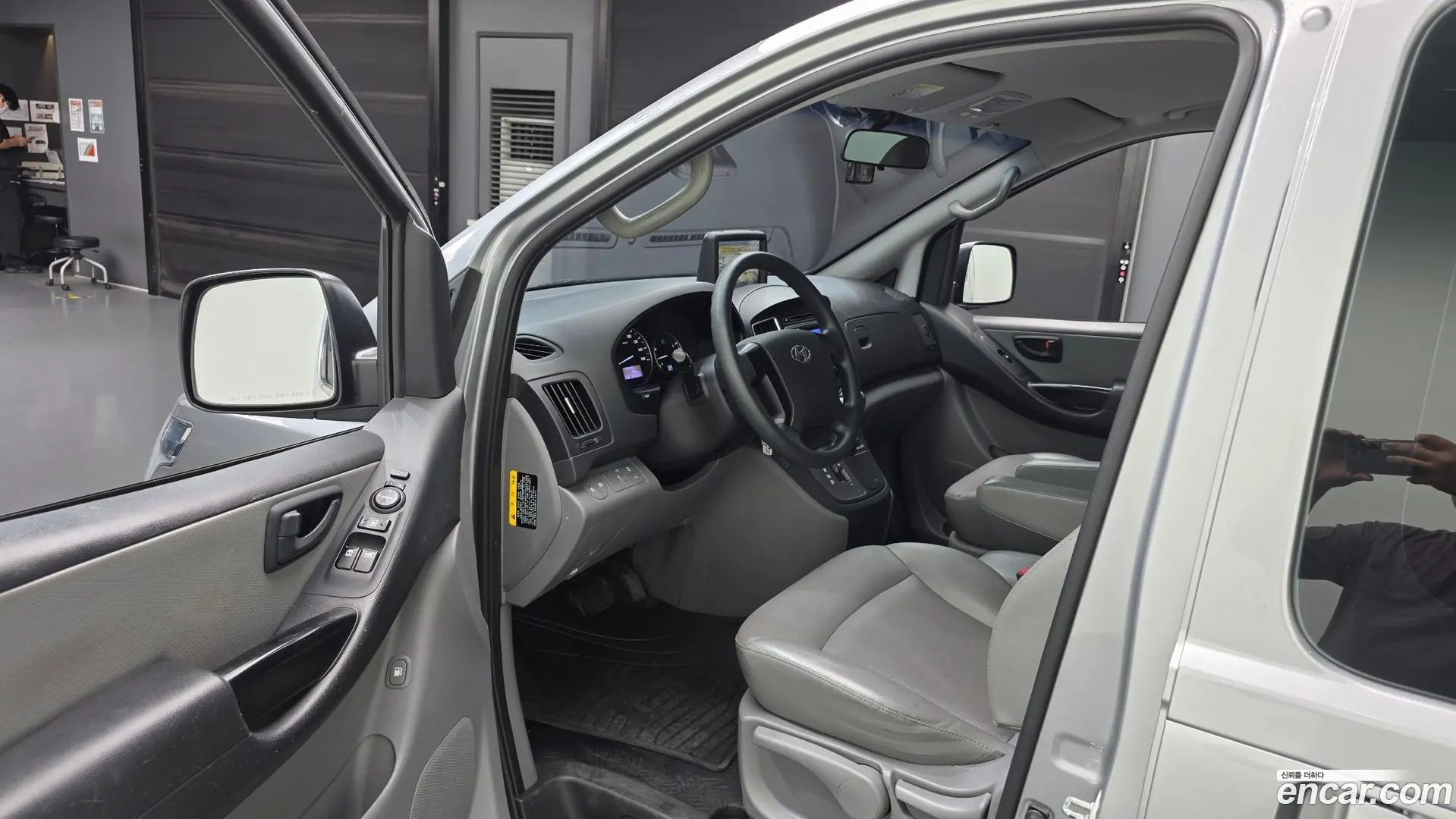Hyundai Starex 4WD Wagon 11-Seater