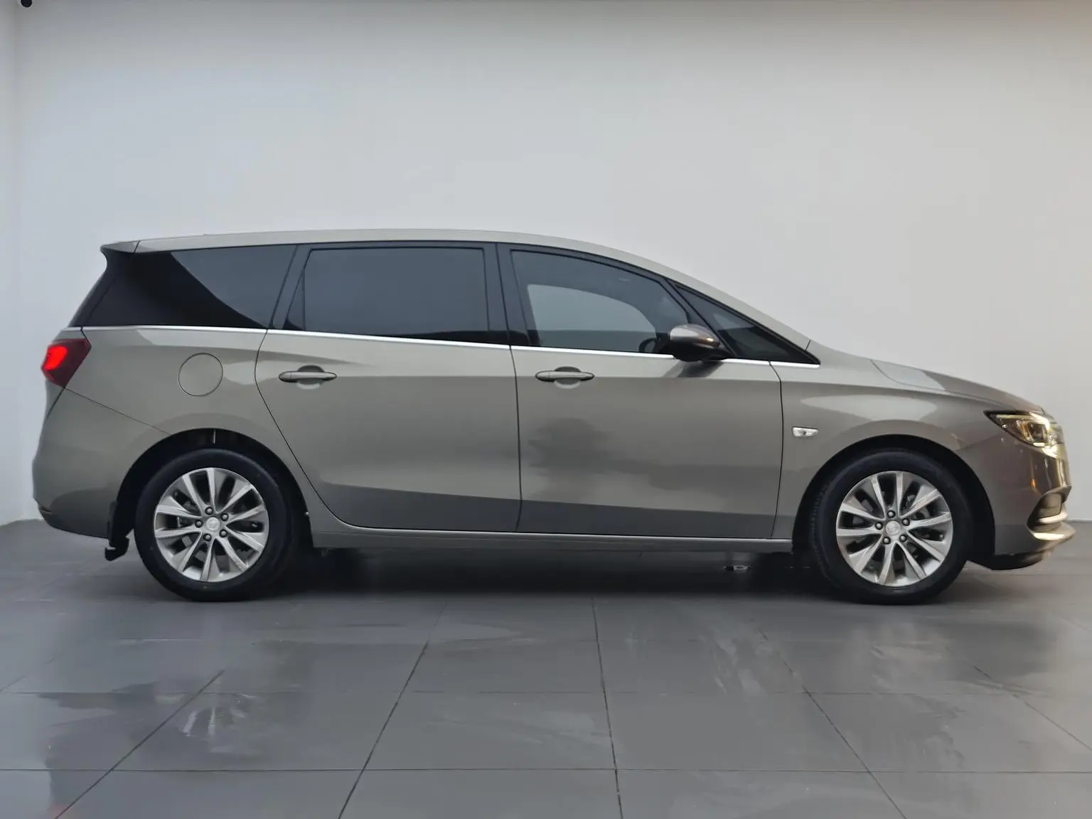 Buick GL6 2019 18T 6 seat Connected Luxury China V