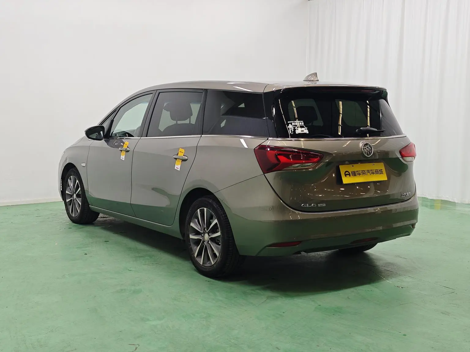 Buick GL6 2018 18T 6 seat Premium