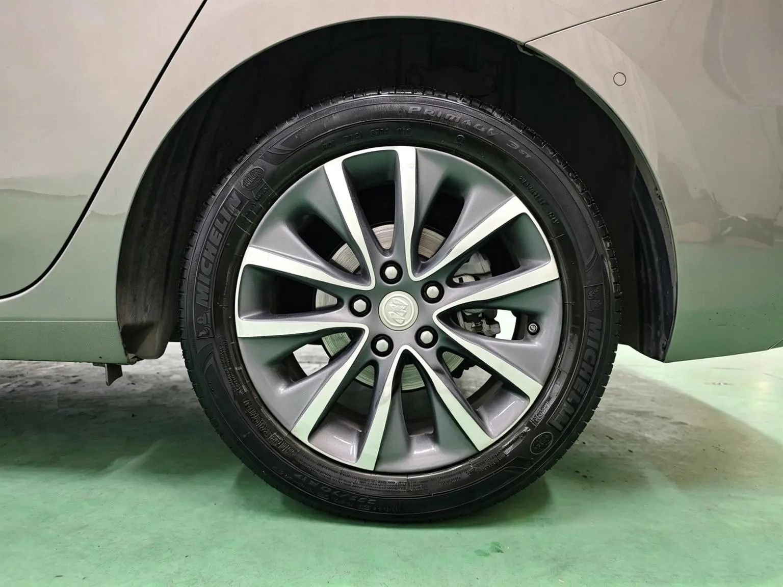 Buick GL6 2018 18T 6 seat Premium