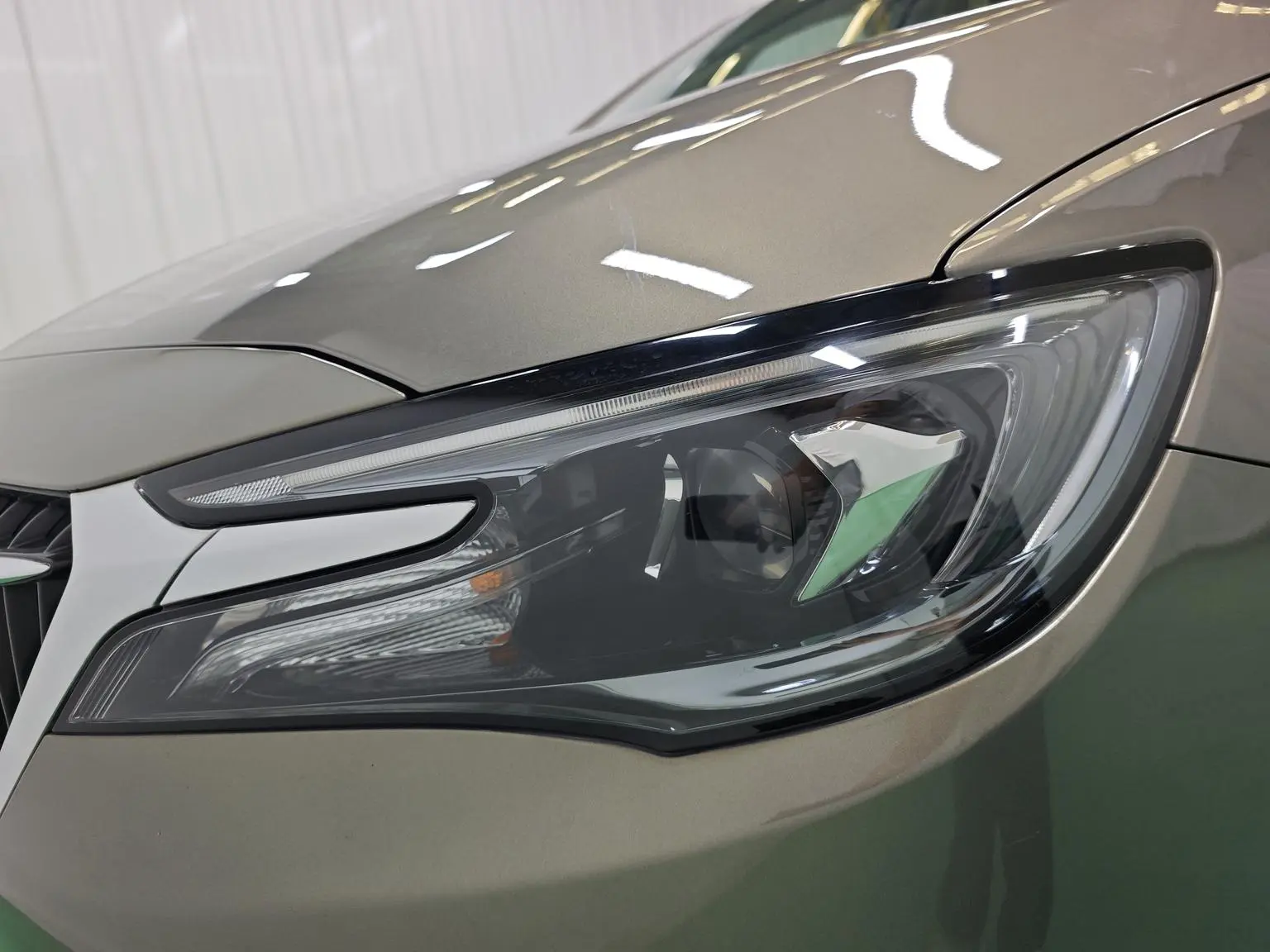 Buick GL6 2018 18T 6 seat Premium