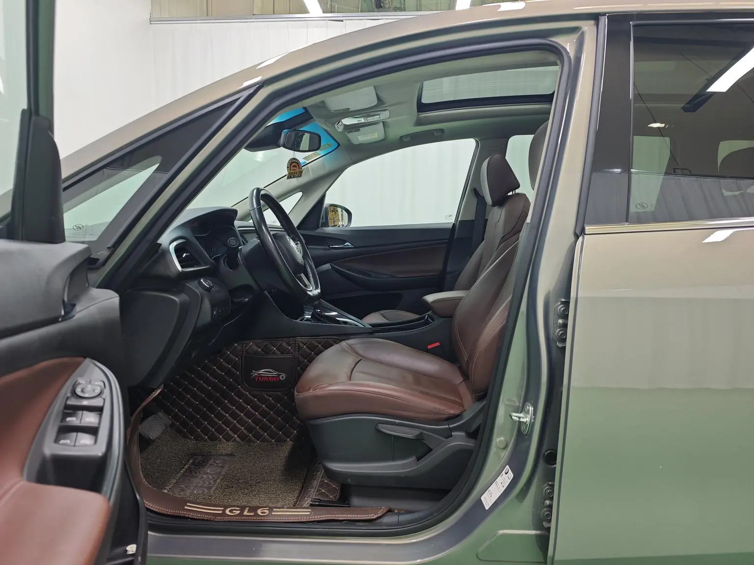 Buick GL6 2018 18T 6 seat Premium