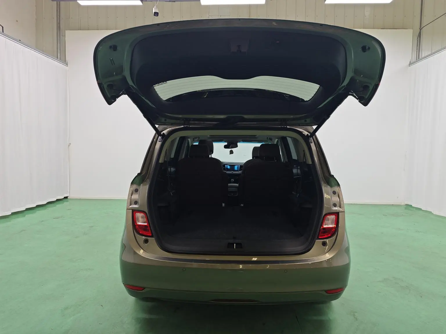 Buick GL6 2018 18T 6 seat Premium