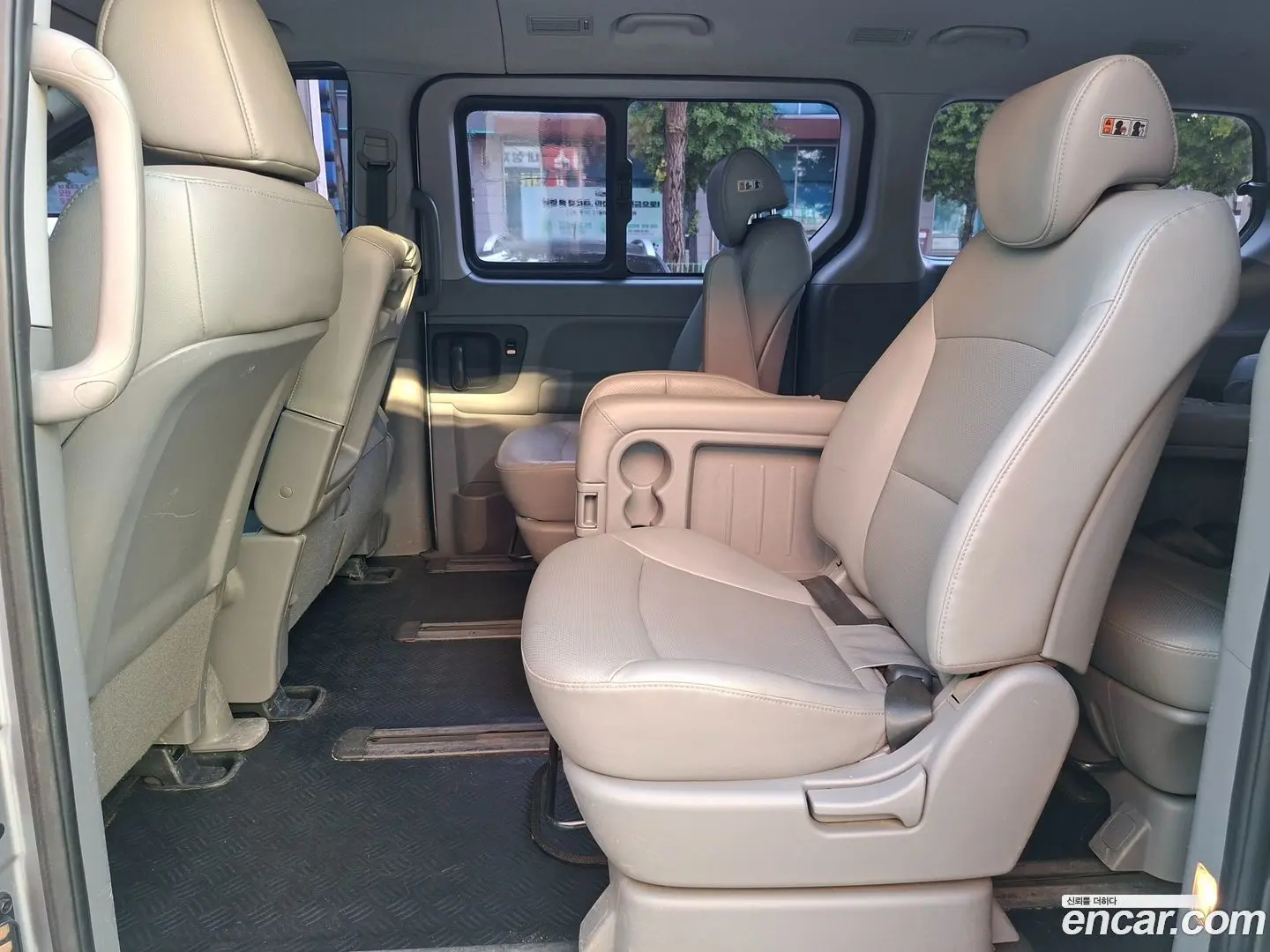 Hyundai Starex Wagon 12-Seater