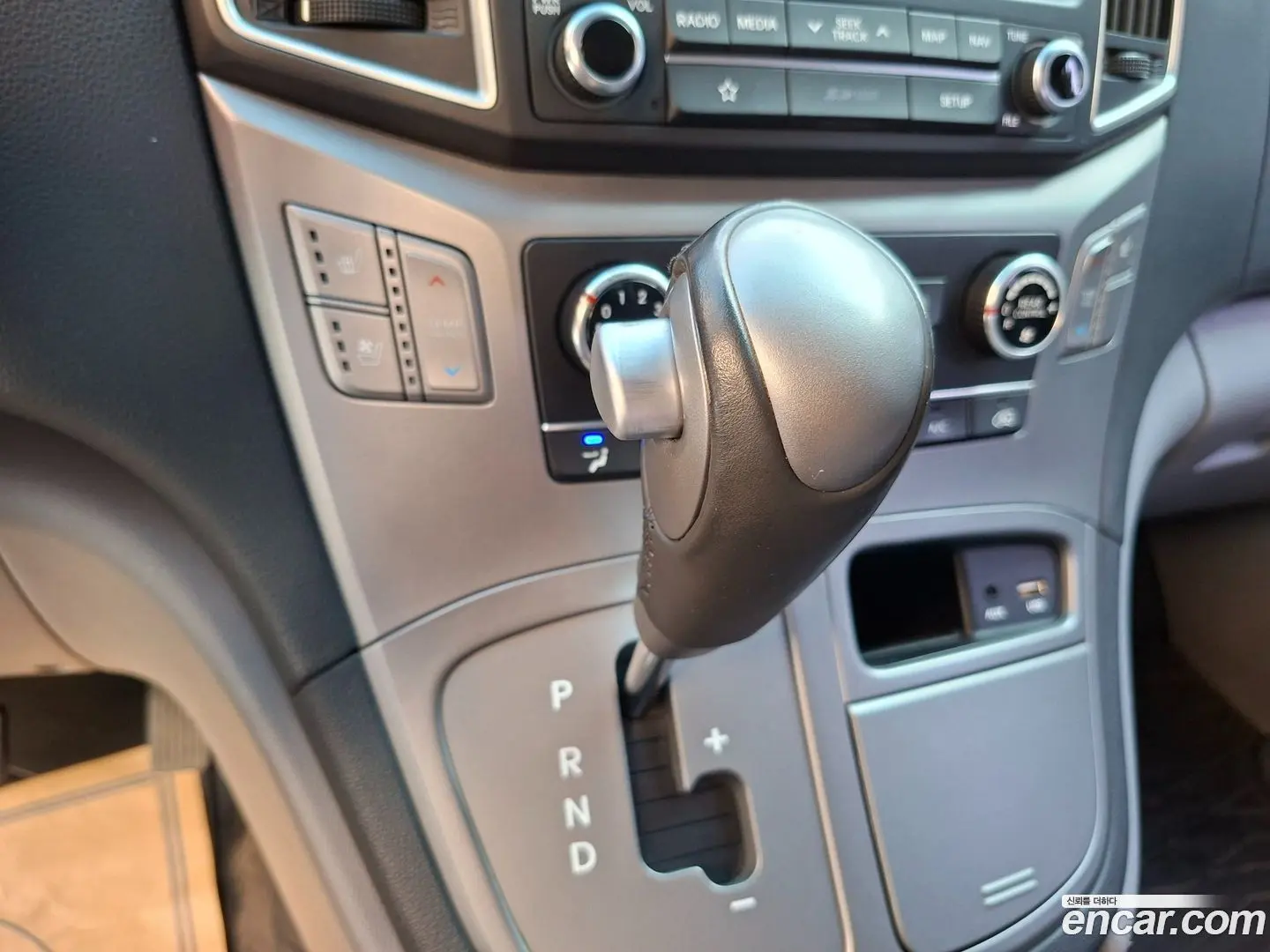 Hyundai Starex Wagon 12-Seater