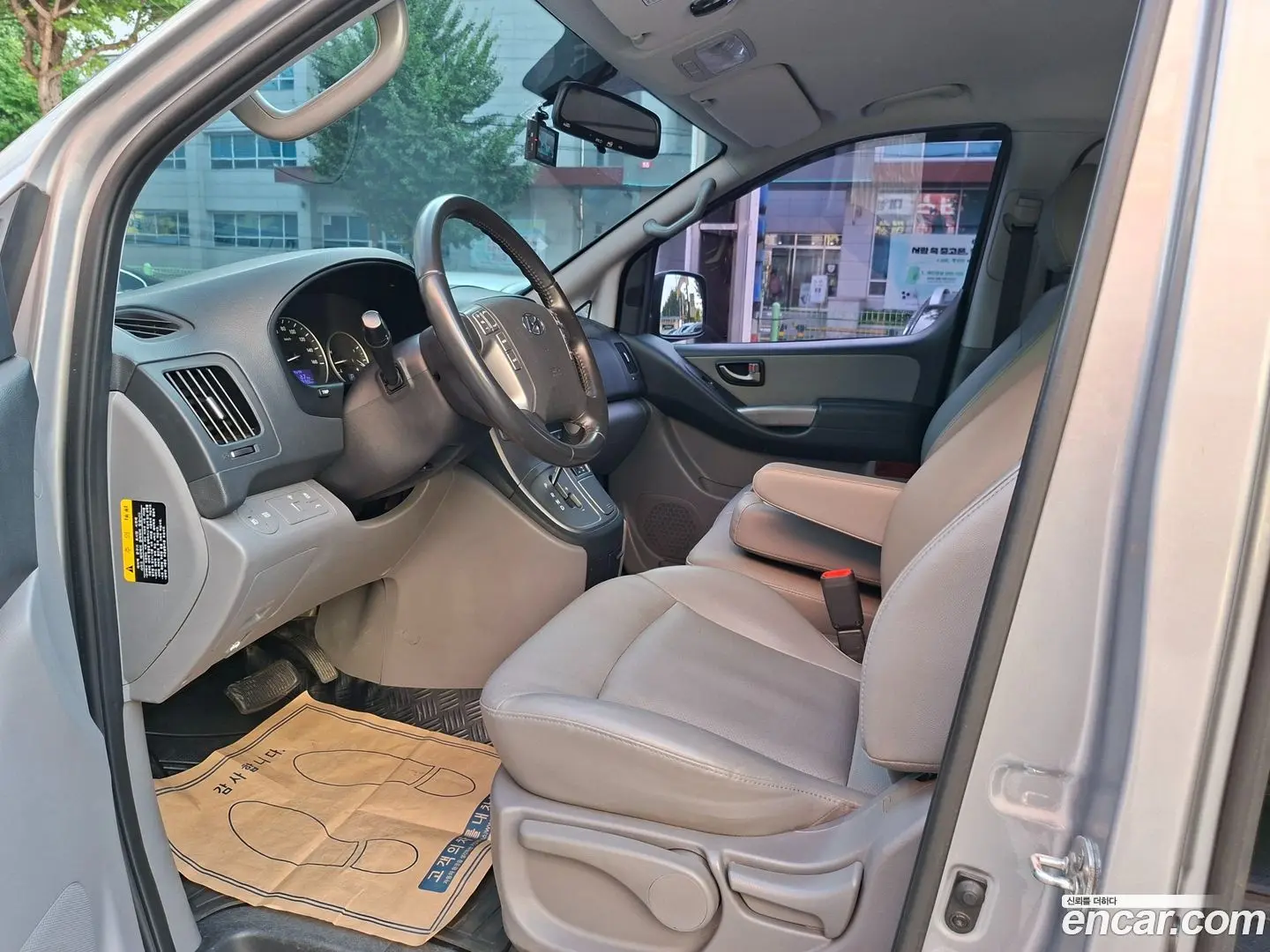 Hyundai Starex Wagon 12-Seater