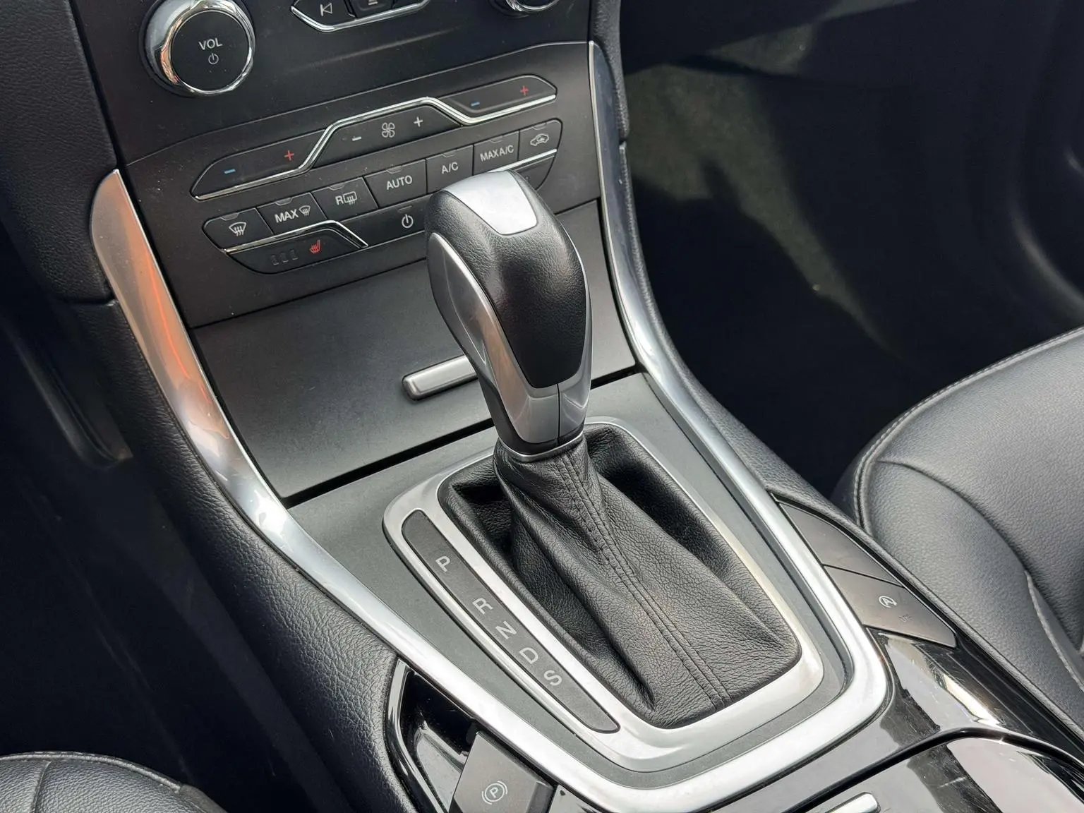 Ford Edge 2018 EcoBoost 245 2WD Sharp Luxury 7 seat China V