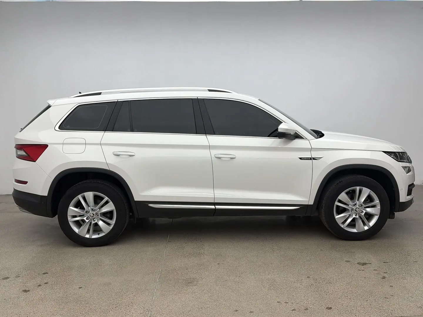 Skoda 2020 TSI330 5 seat 2WD Luxury Premium Enjoy