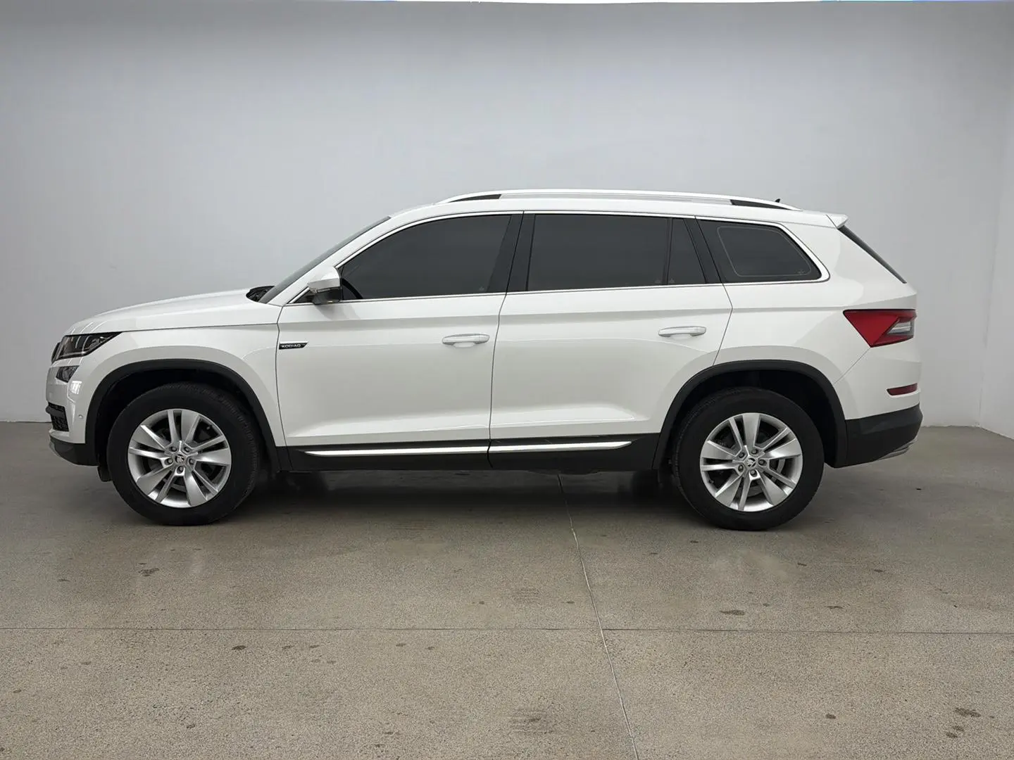 Skoda 2020 TSI330 5 seat 2WD Luxury Premium Enjoy