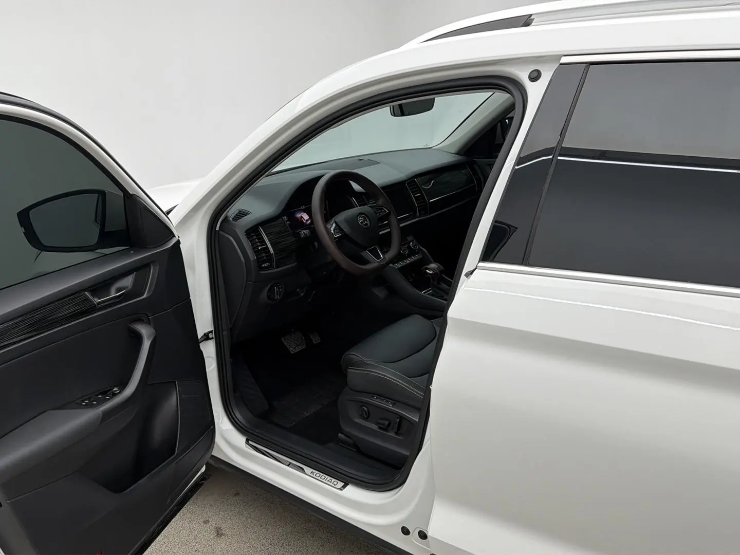 Skoda 2020 TSI330 5 seat 2WD Luxury Premium Enjoy