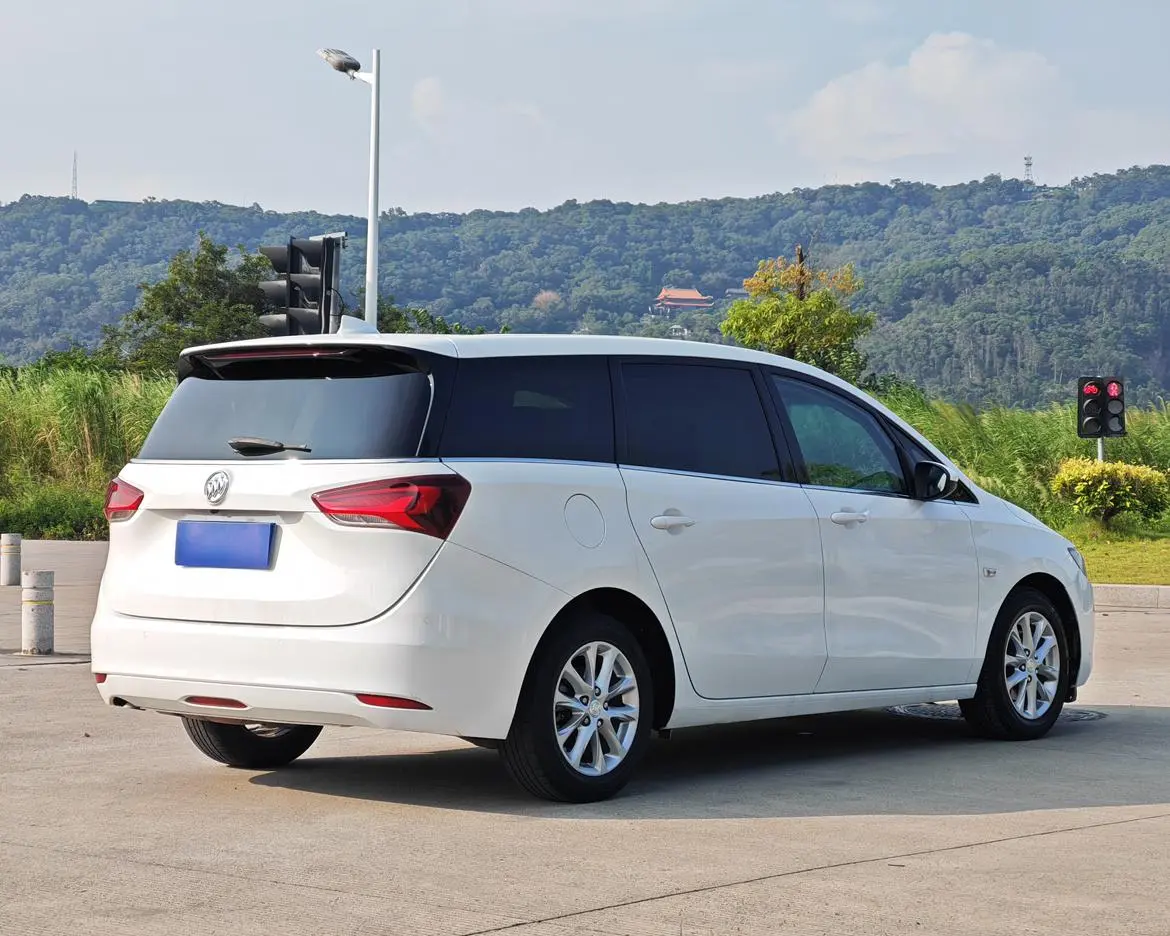 Buick GL6 2018 18T 6 seat Luxury
