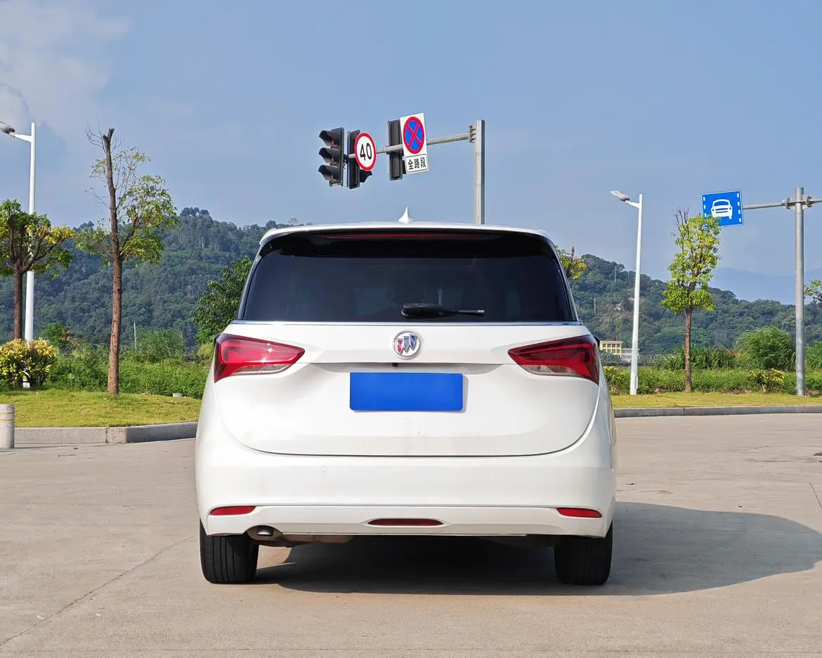Buick GL6 2018 18T 6 seat Luxury