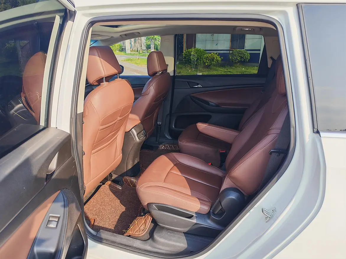 Buick GL6 2018 18T 6 seat Luxury
