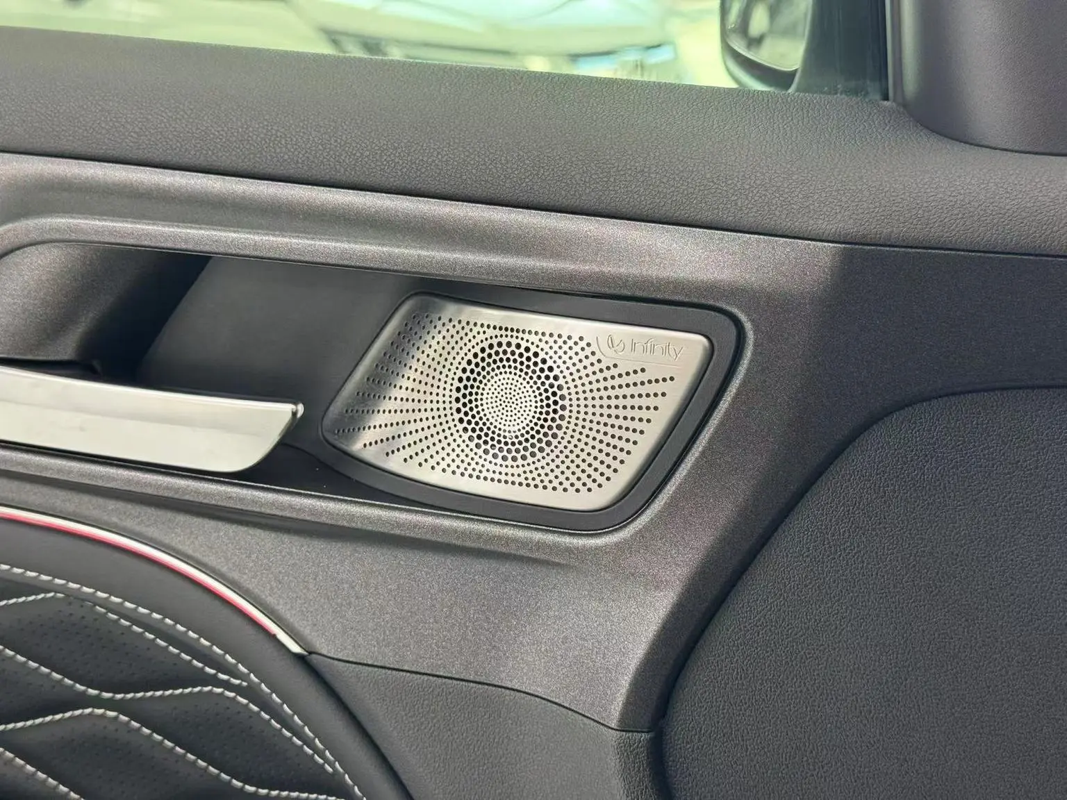 300 2021 2.0T