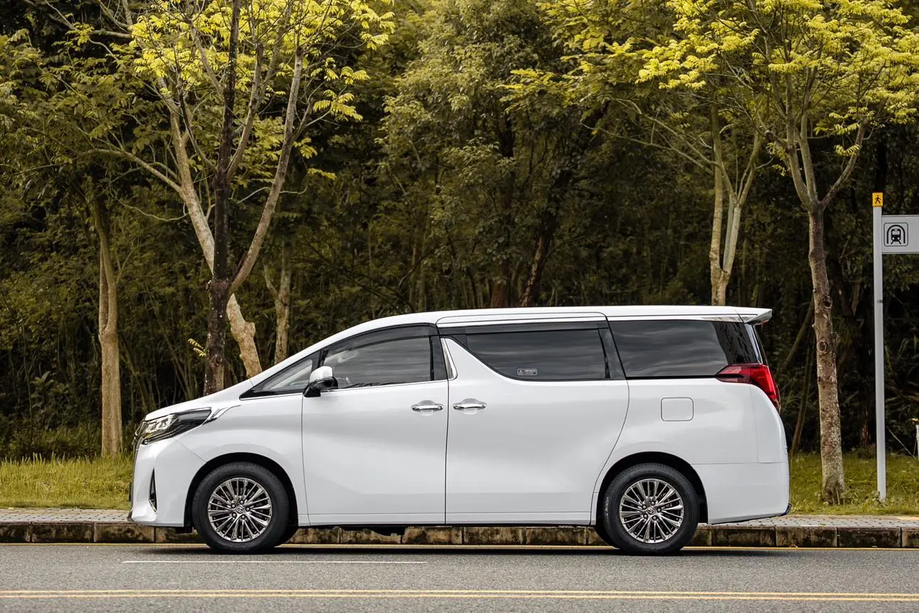 Toyota 2018 Facelift 3.5L Luxury