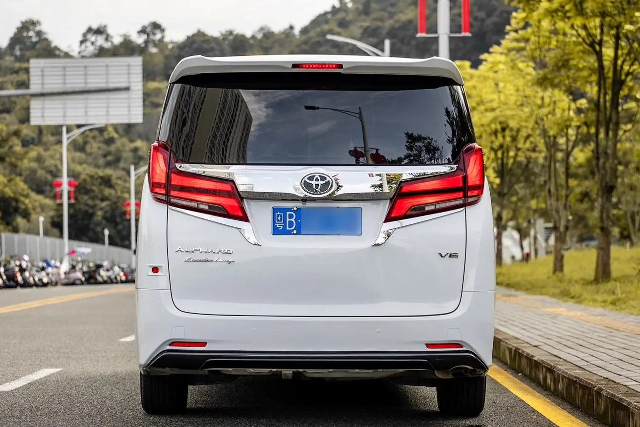 Toyota 2018 Facelift 3.5L Luxury