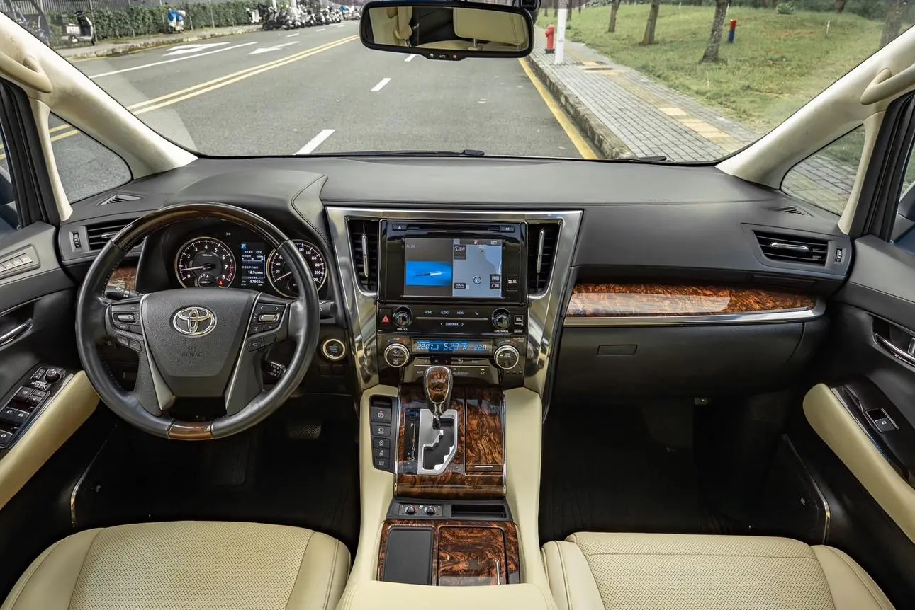 Toyota 2018 Facelift 3.5L Luxury