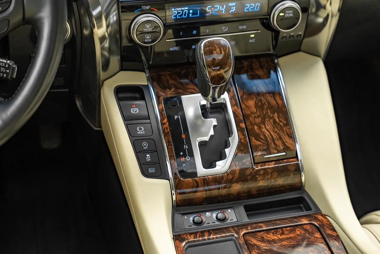 Toyota 2018 Facelift 3.5L Luxury