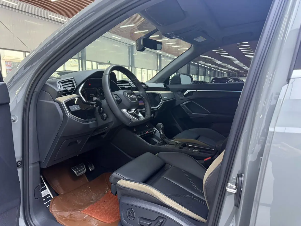 Audi Q3 2024 35 TFSI Dynamic Fashion