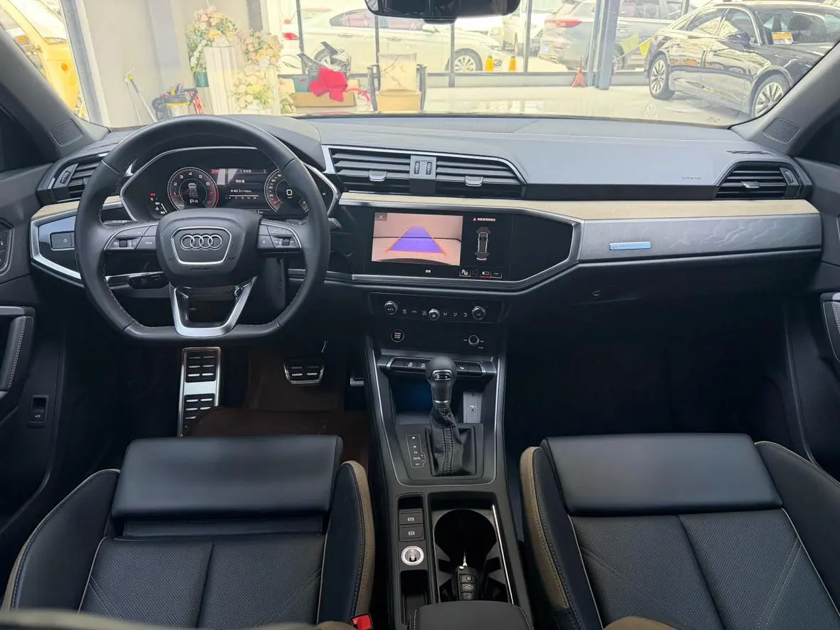 Audi Q3 2024 35 TFSI Dynamic Fashion