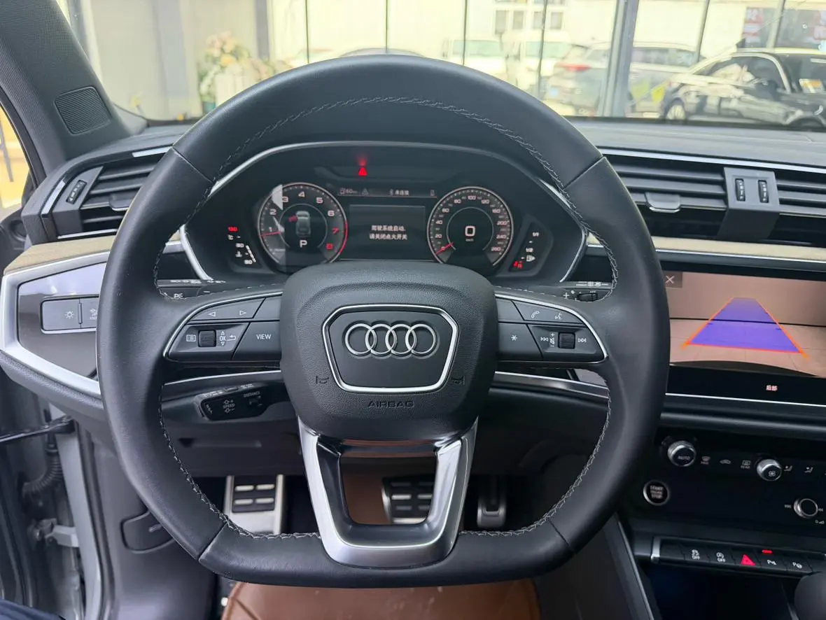 Audi Q3 2024 35 TFSI Dynamic Fashion