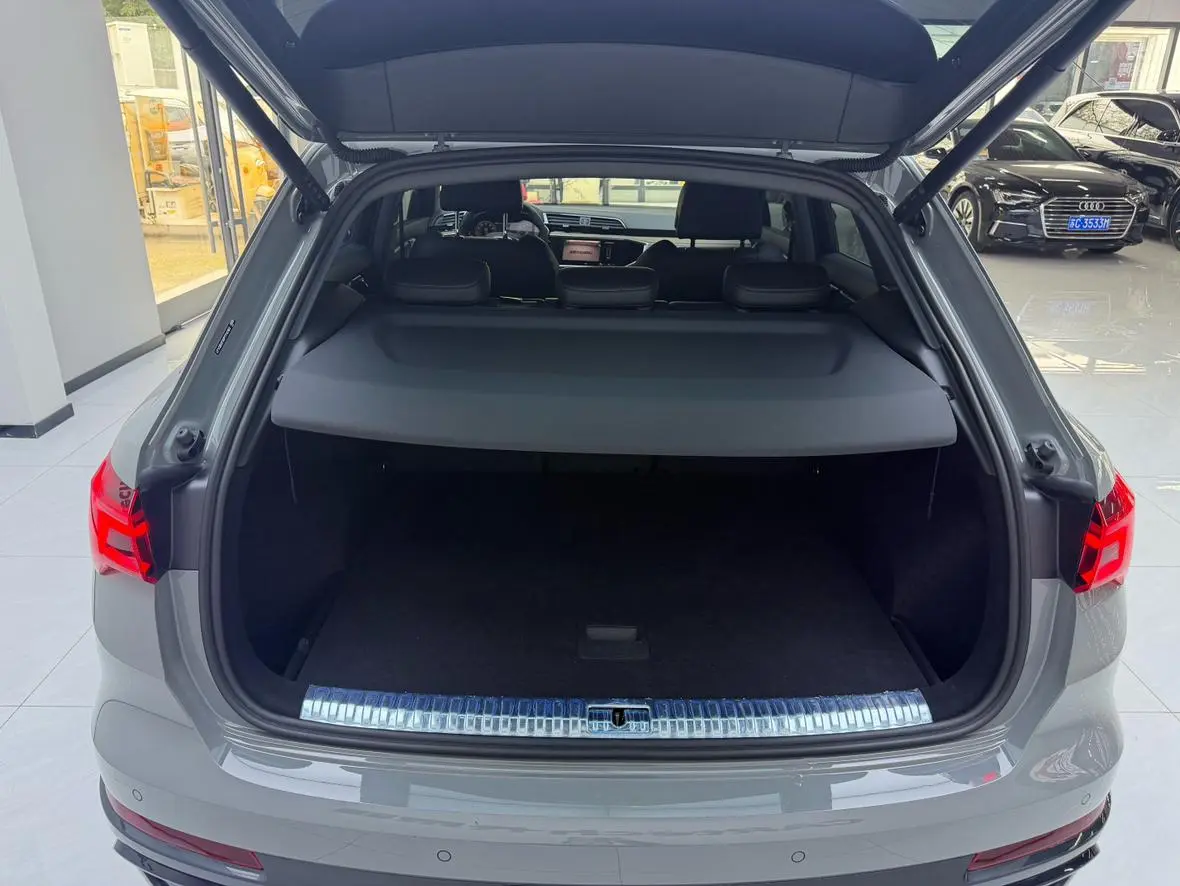 Audi Q3 2024 35 TFSI Dynamic Fashion