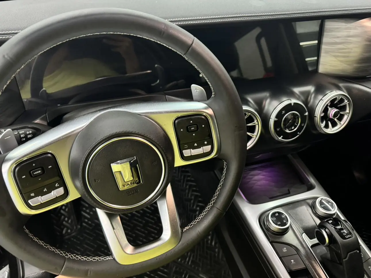 300 2021 2.0T
