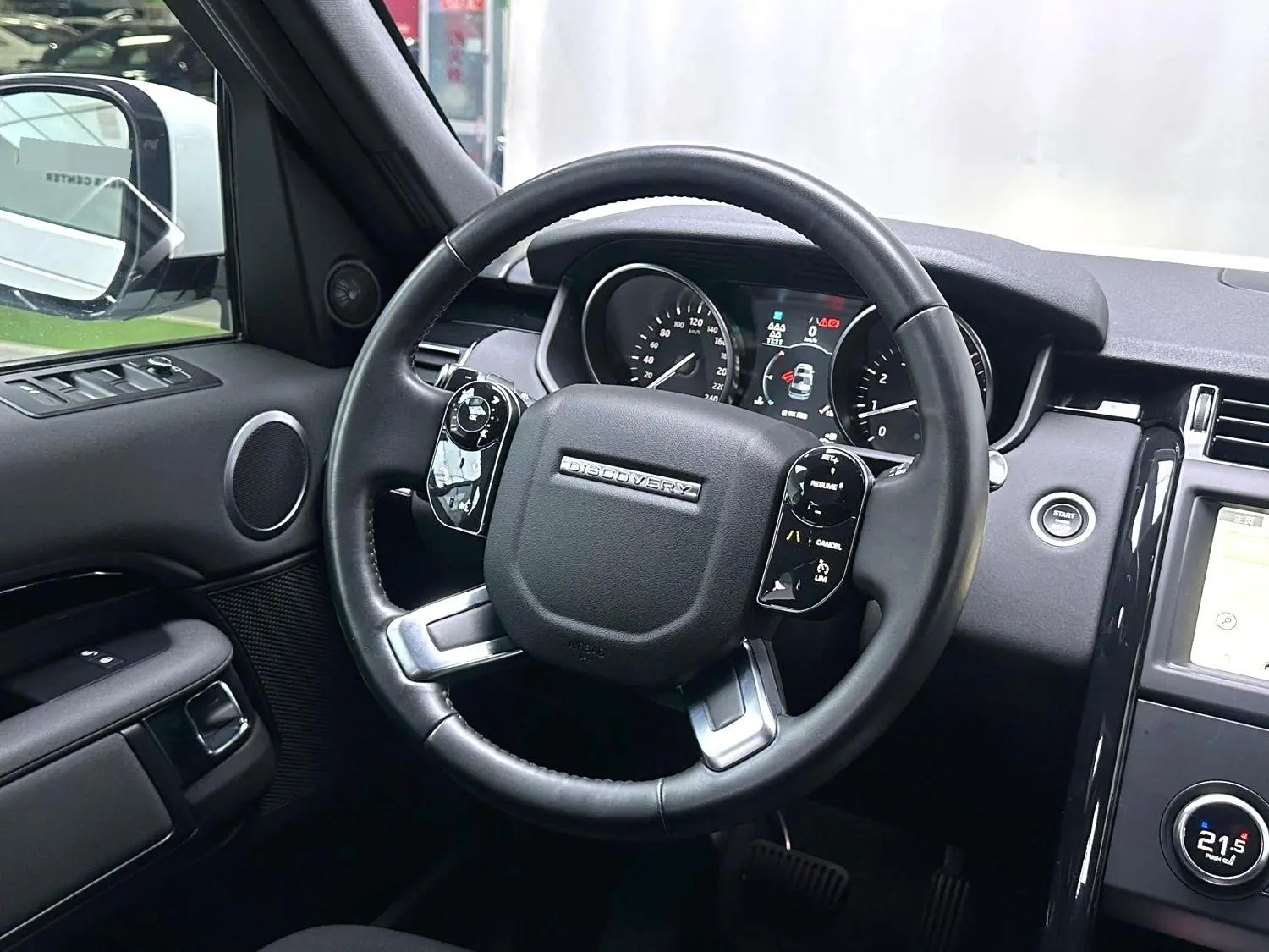 Land Rover Discovery 2019 3.0 V6 SE