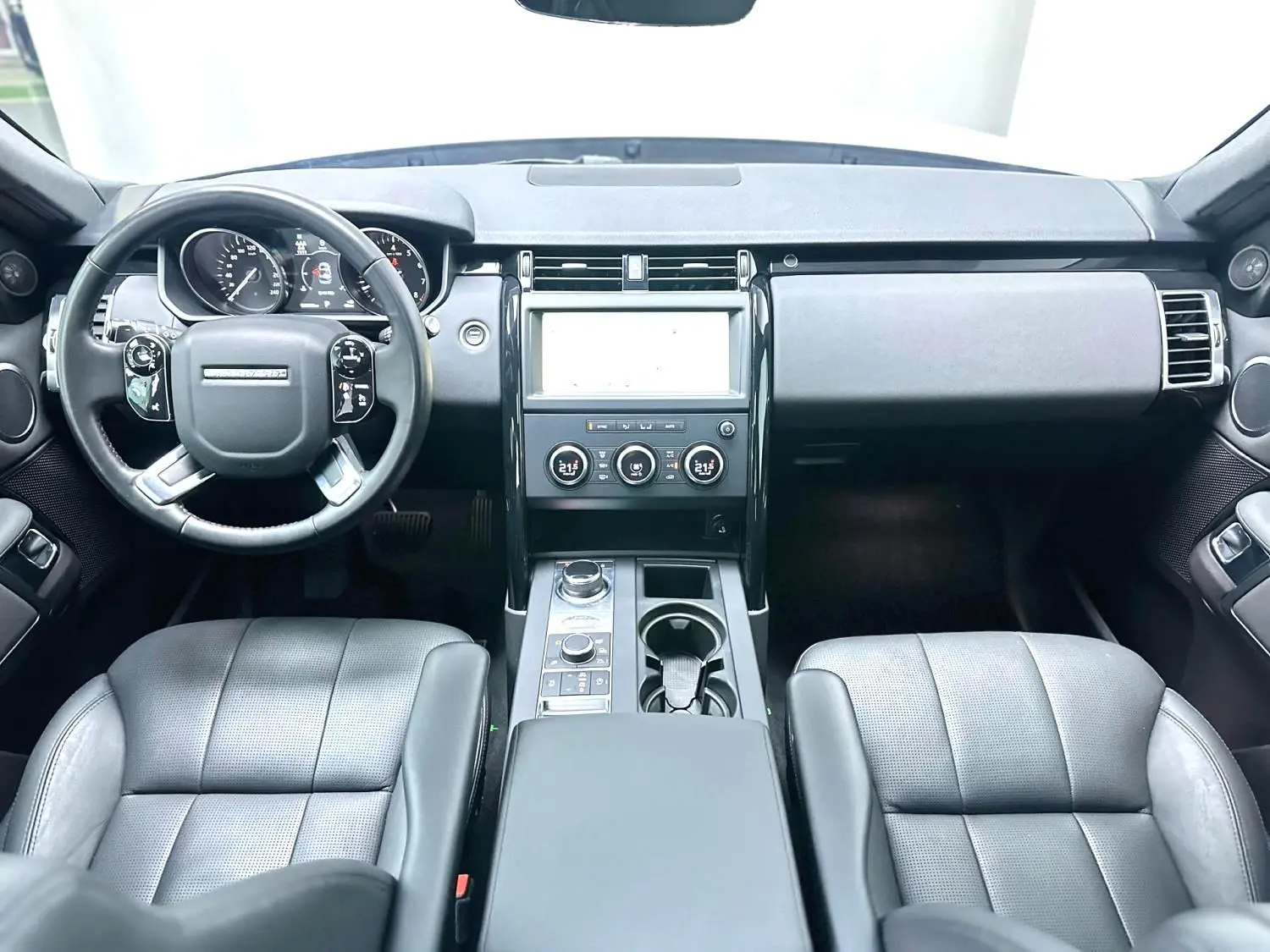 Land Rover Discovery 2019 3.0 V6 SE