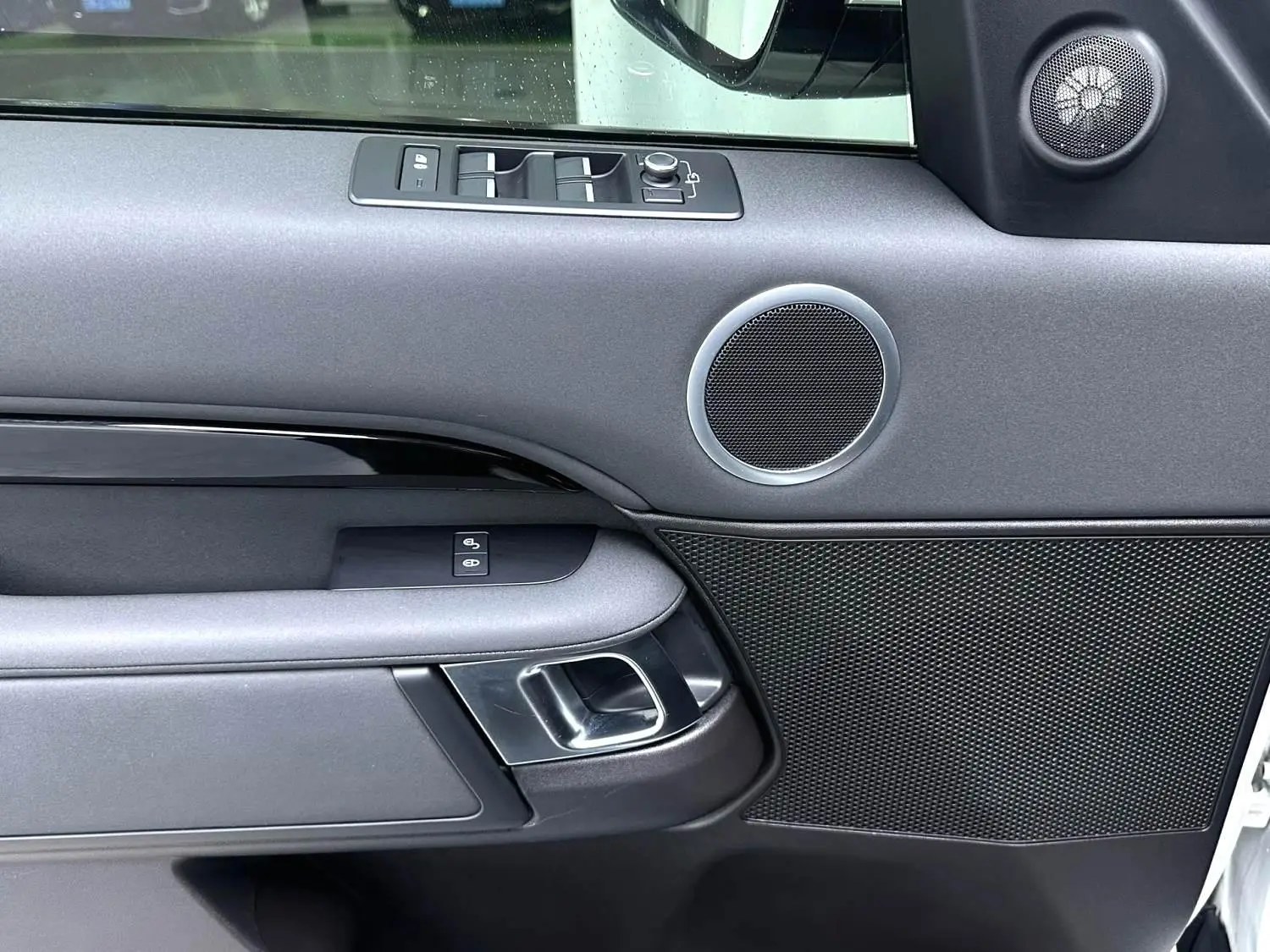 Land Rover Discovery 2019 3.0 V6 SE