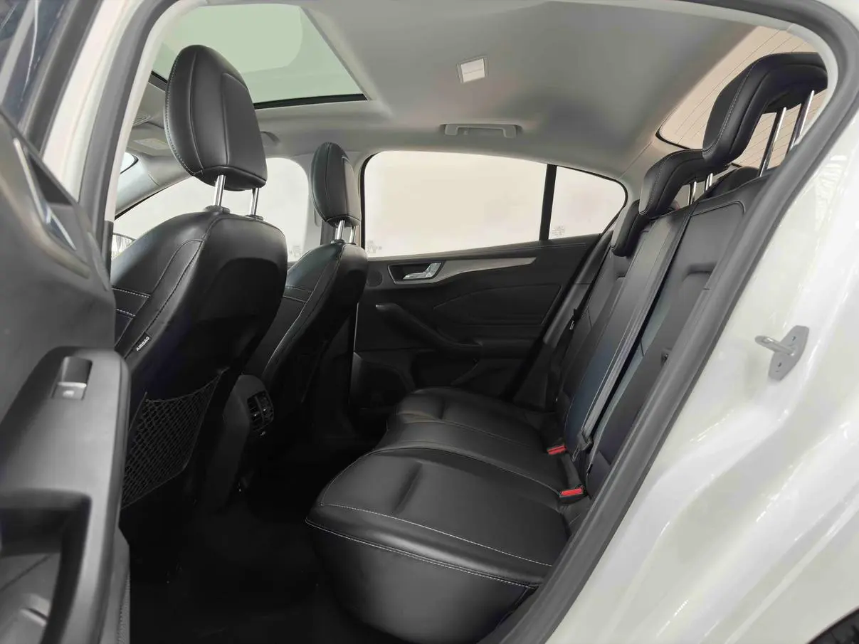 Ford Focus 2021 Sedan EcoBoost 180 Auto