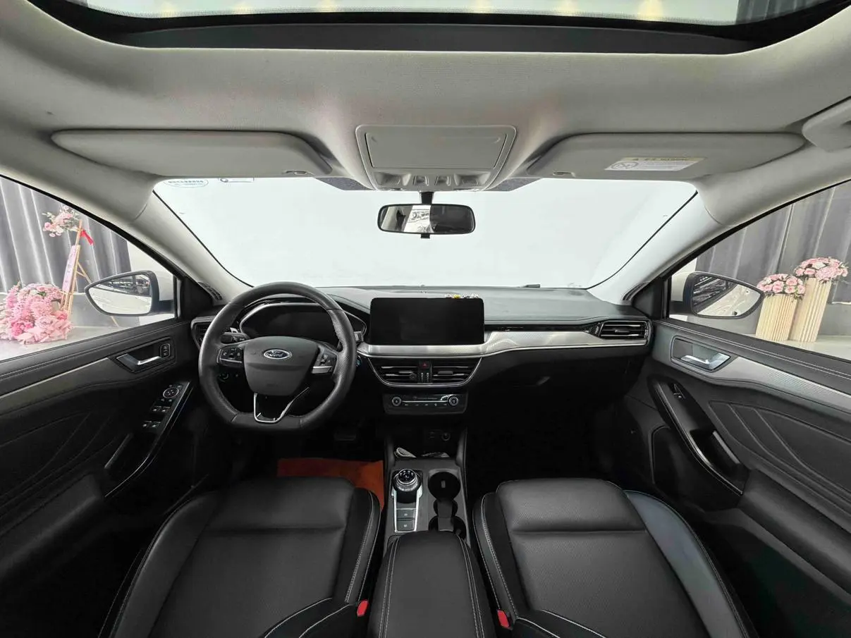 Ford Focus 2021 Sedan EcoBoost 180 Auto